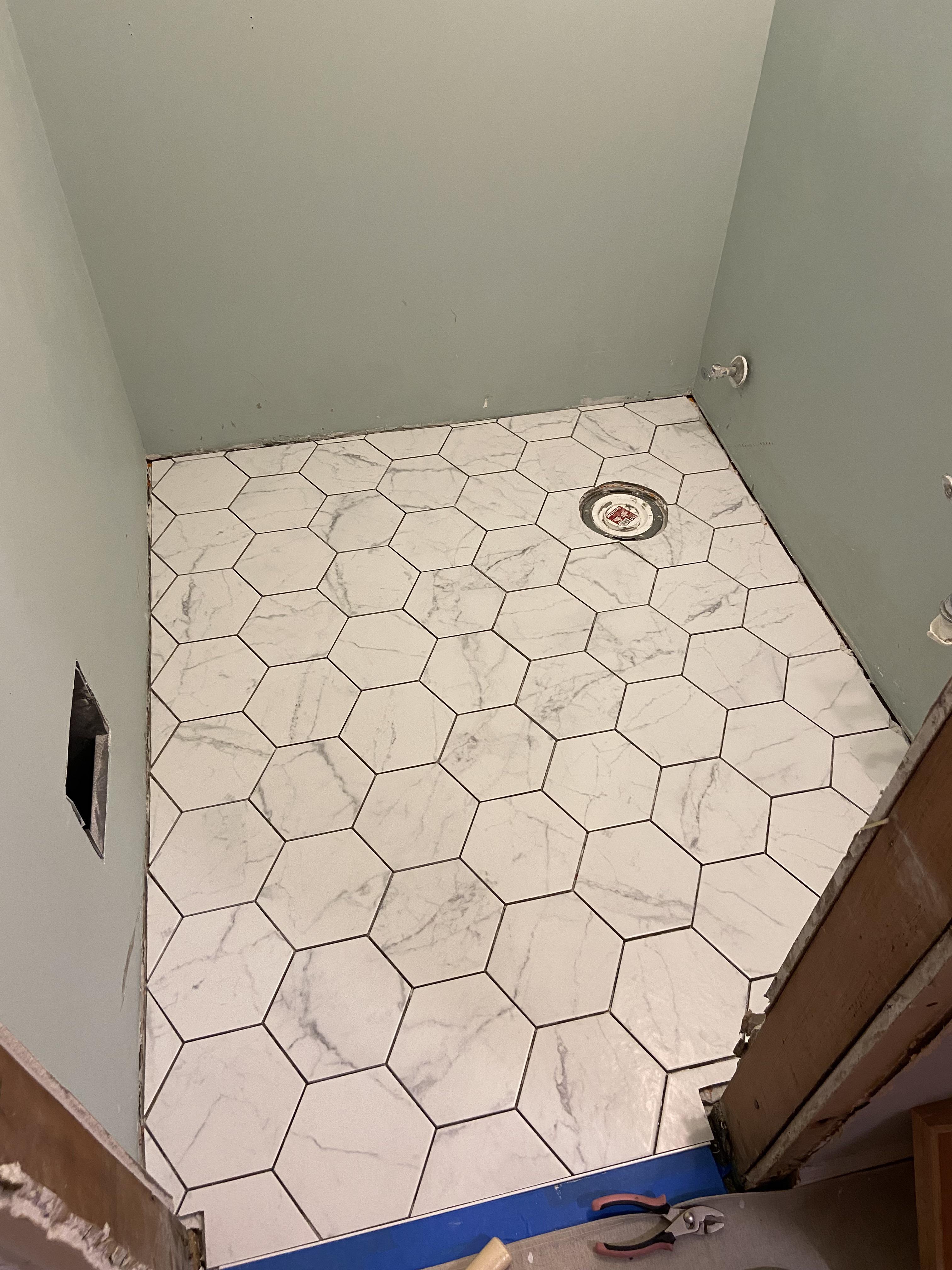 Porcelain Octagon Tile in Powder Room r/Tile