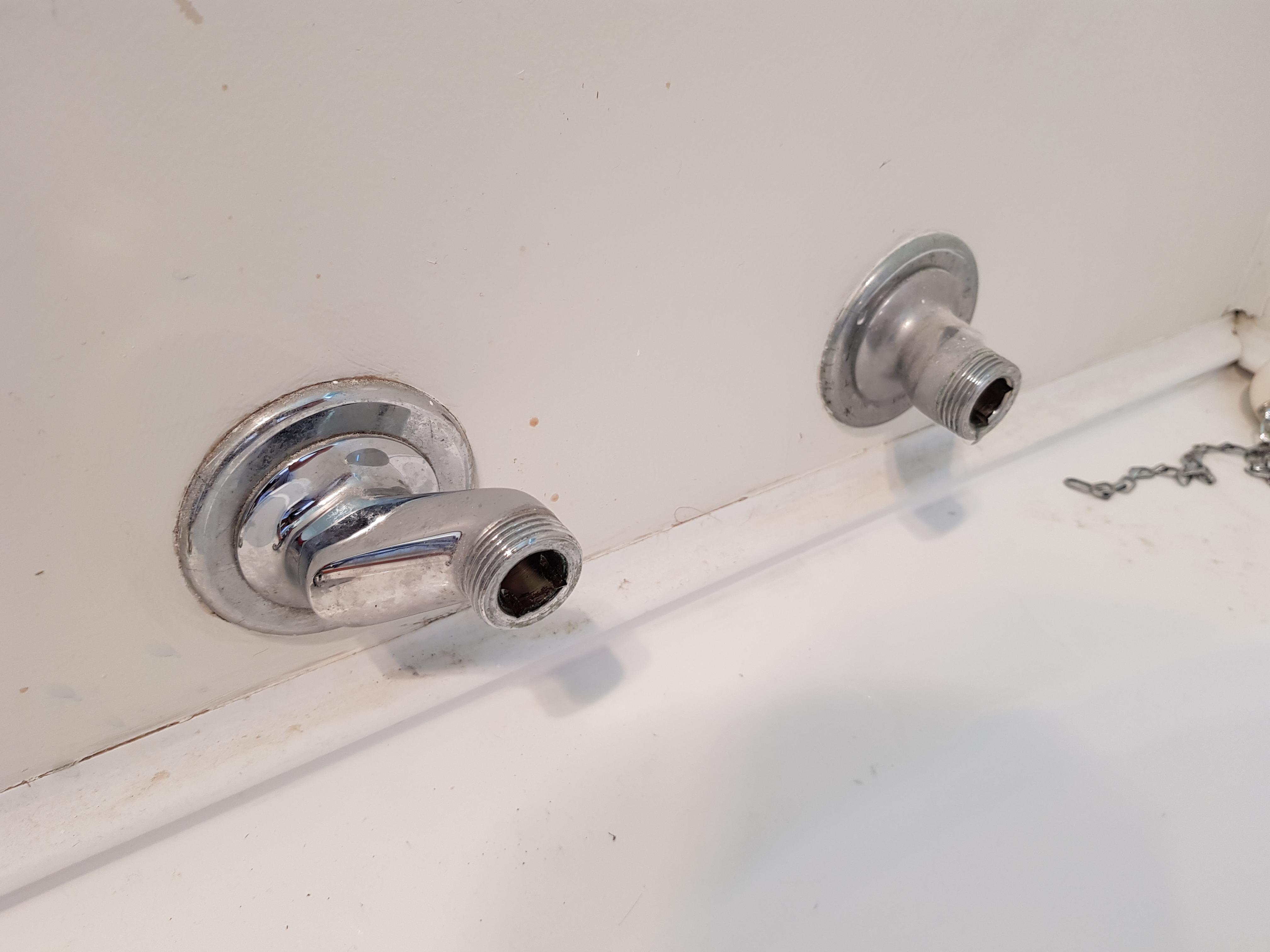 Can anyone tell me how to remove these bathtub connections? r/diynz