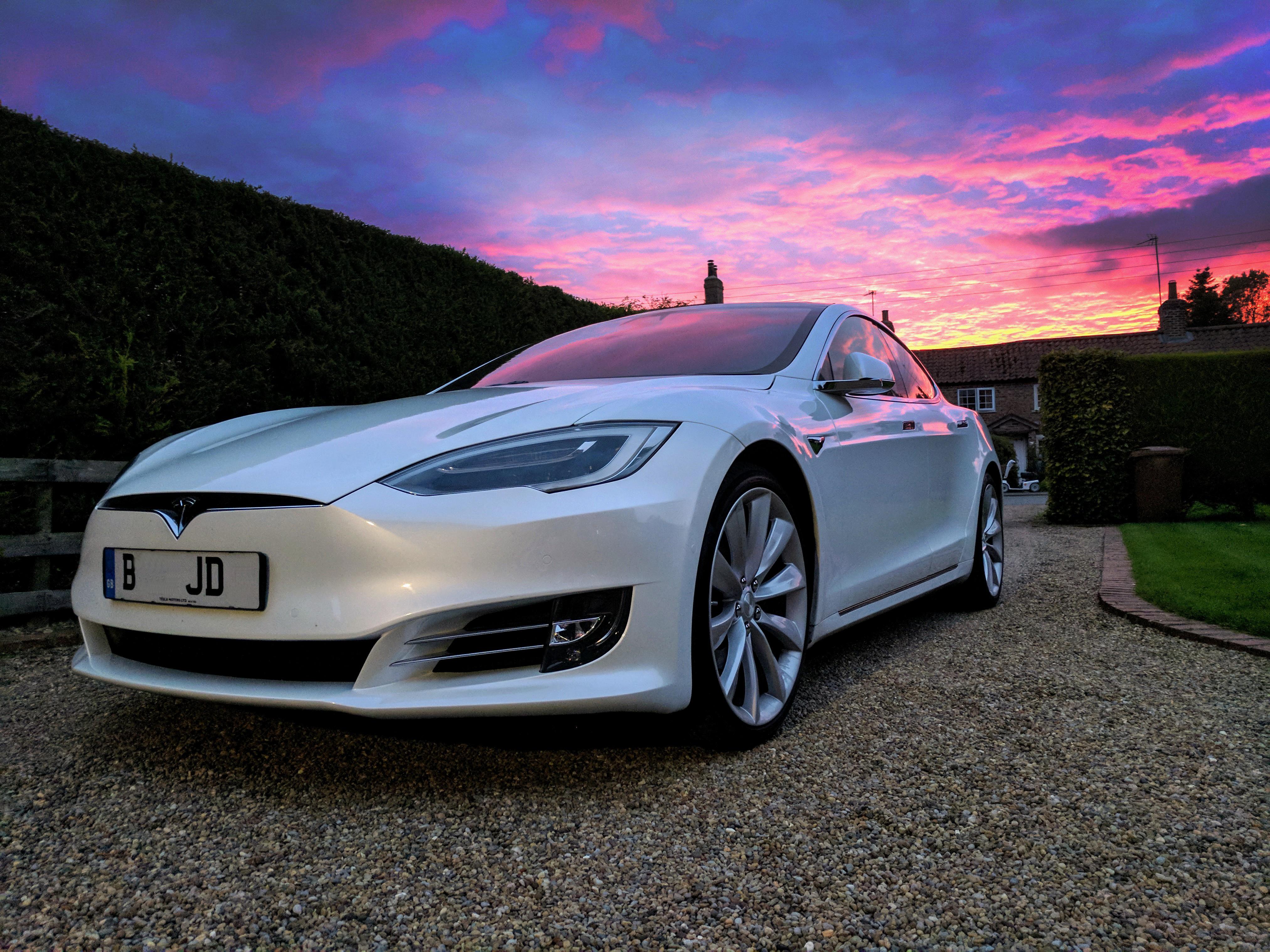 Tesla Model S Plaid White Tesla Model S Plaid Announced With Sub 2 Sec 0 60 Sub 9 Sec Quarter