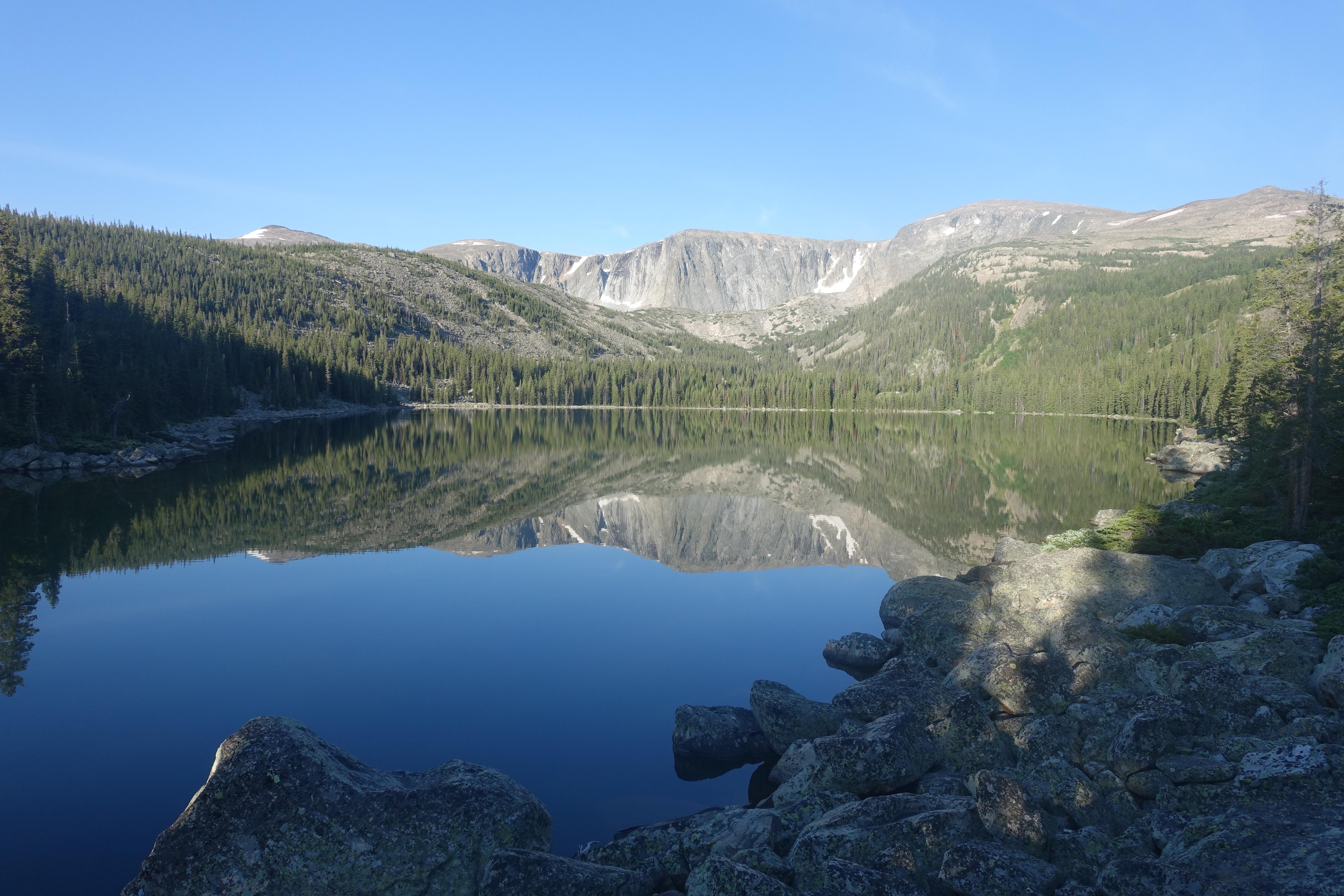 Nearperfect reflections off a lake in the Bighorn Mountains, WY [5472