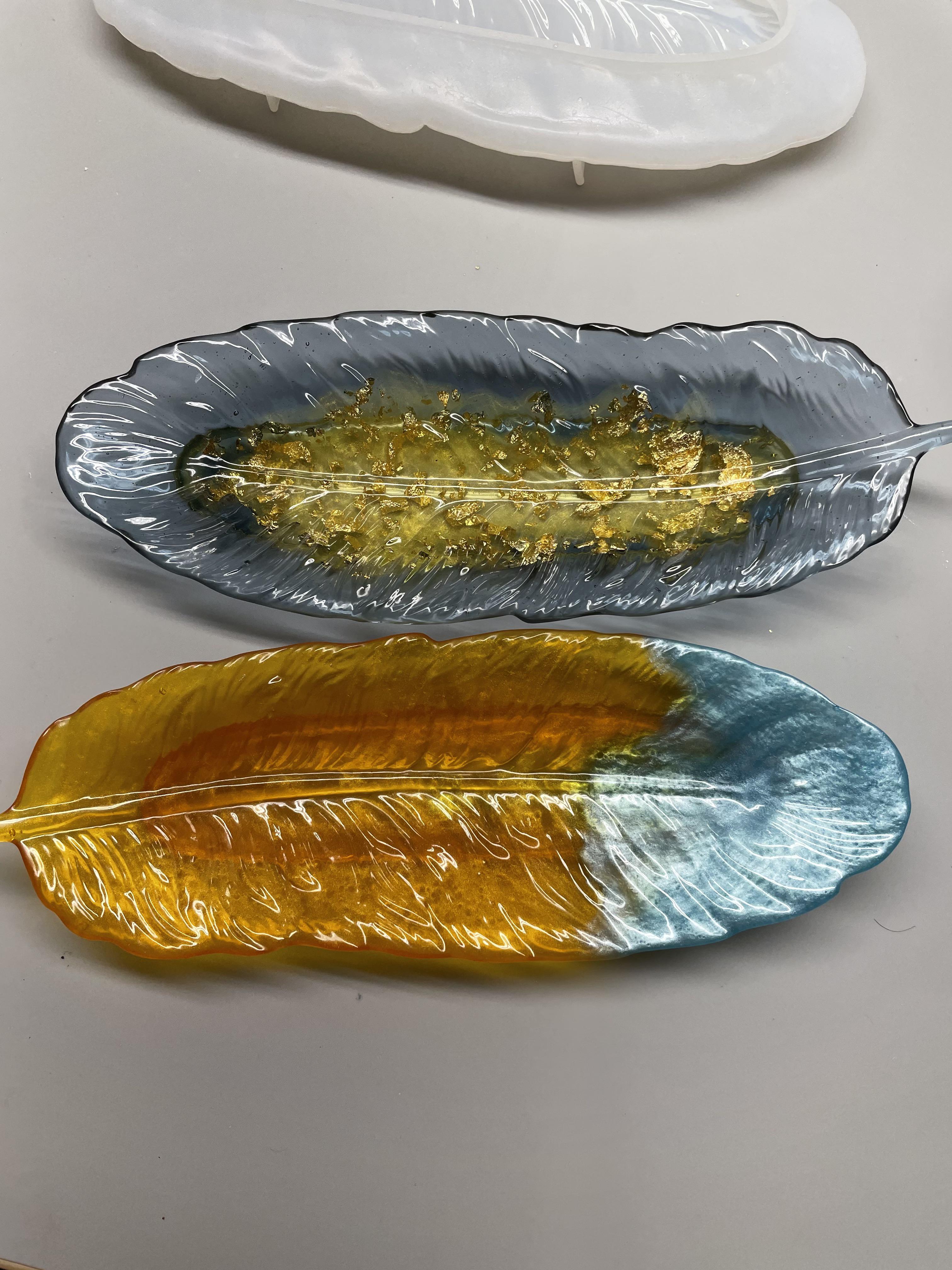 Really loving resin! My first two feathers. r/resin
