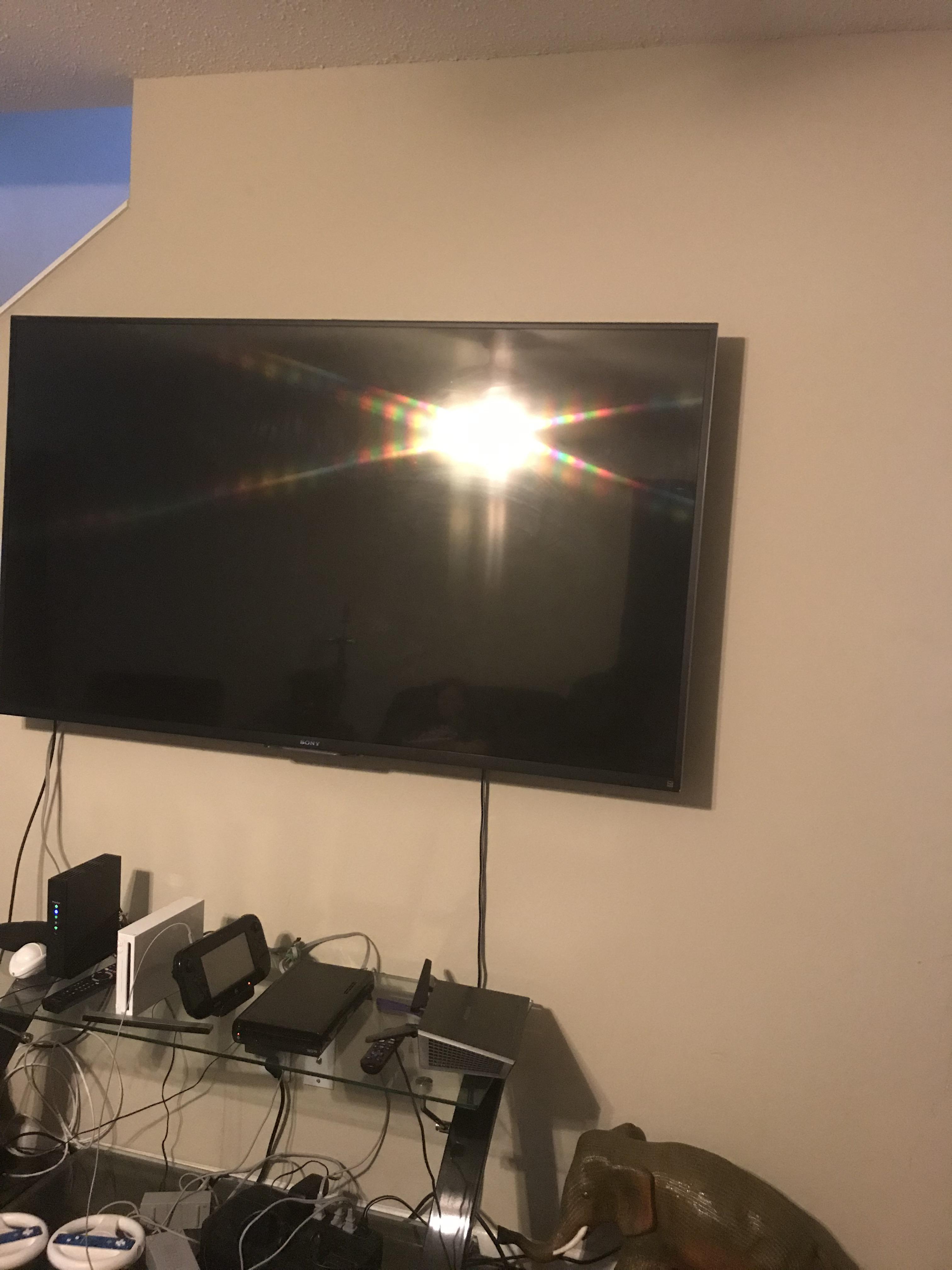 This tv light glare (zoom in if you can’t see very well) r