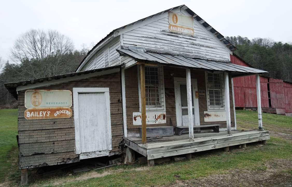 Abandoned store in Louisa Ky r/abandoned