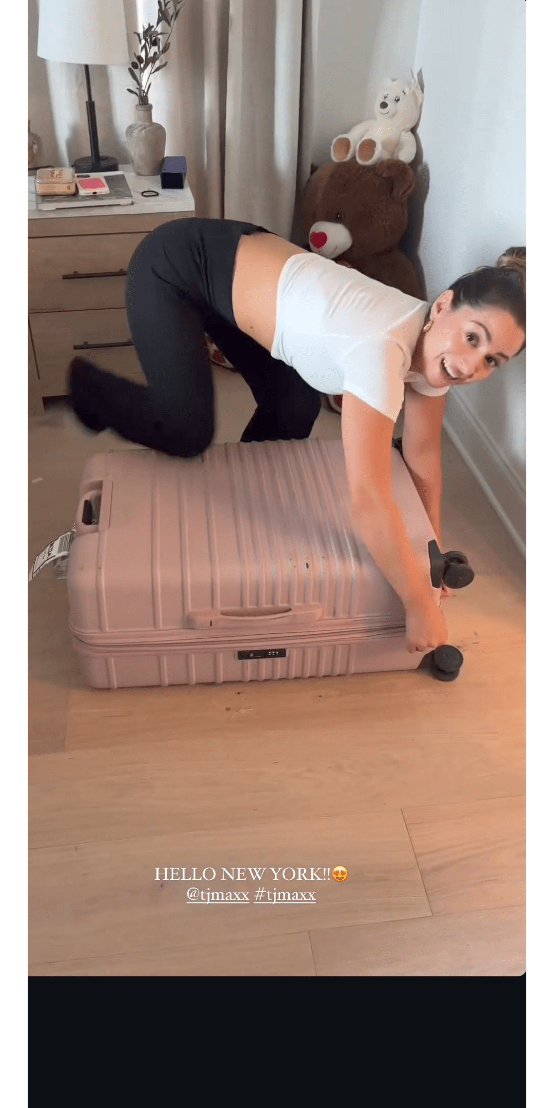 Bent over, she knows : TaliaScott_