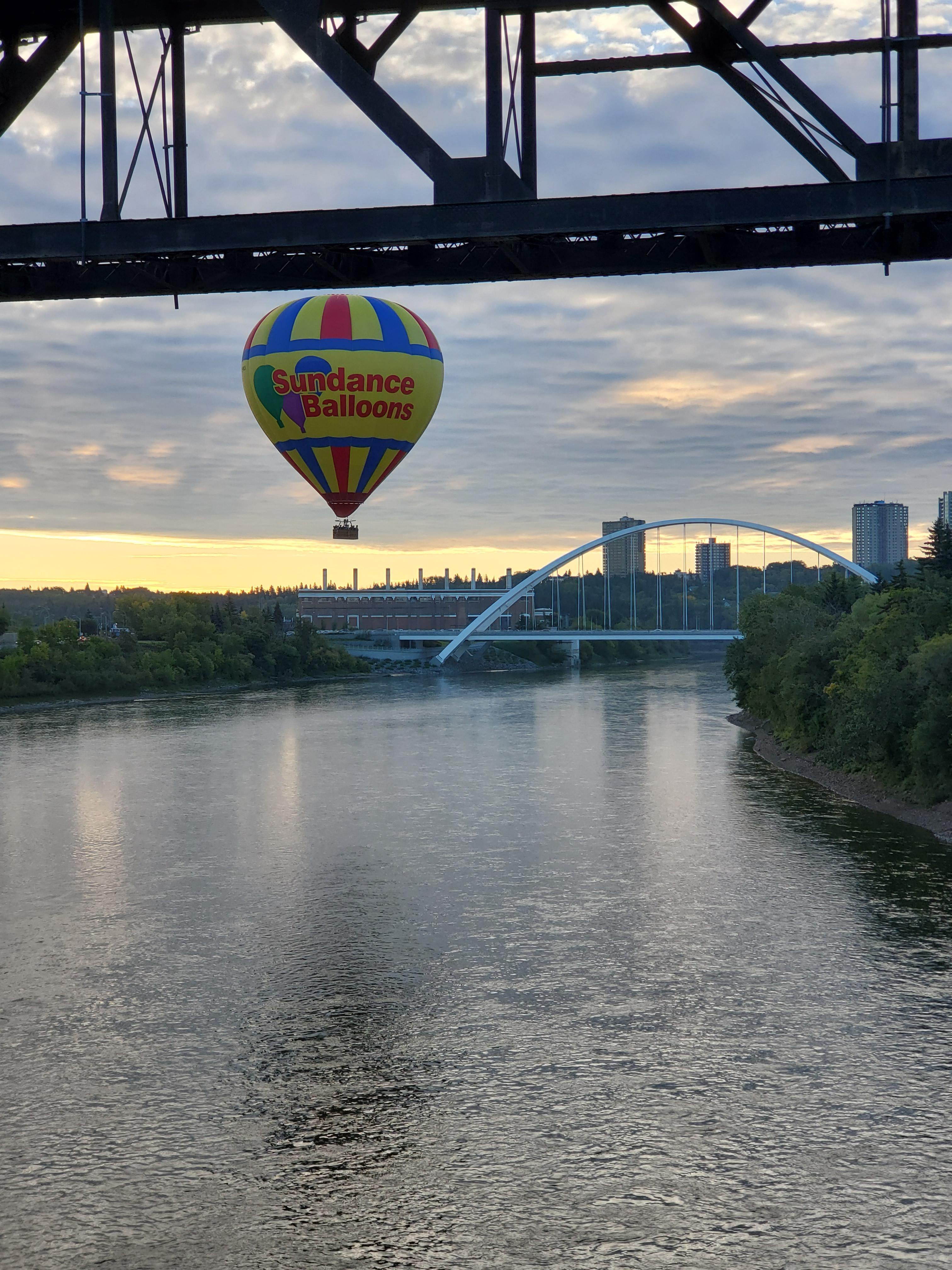 Hot air balloon on a Tuesday morning in September. r/Edmonton