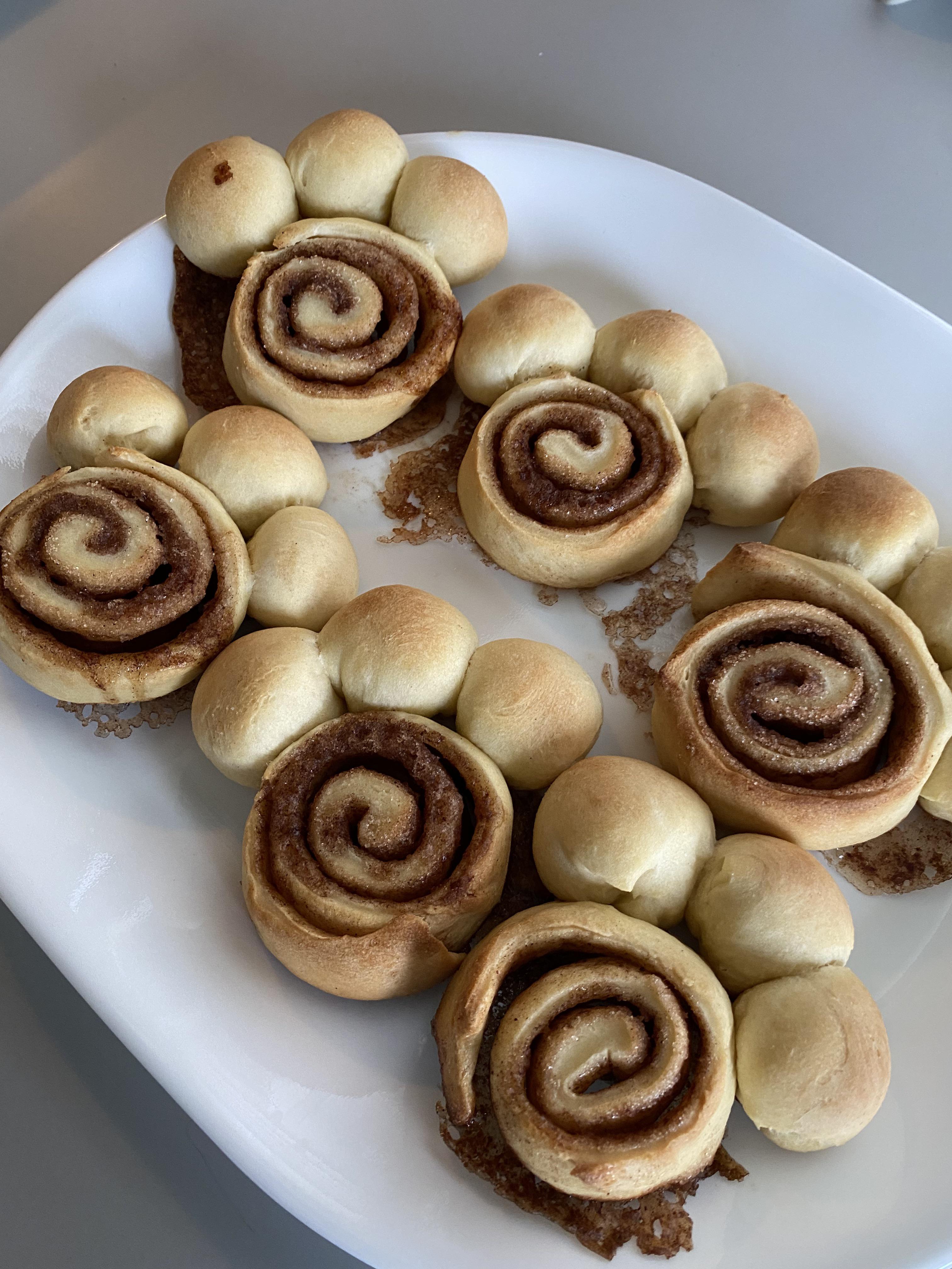 My toddler and I baked sticky paws 🐾 homemade cinnamon roll dough r/Baking