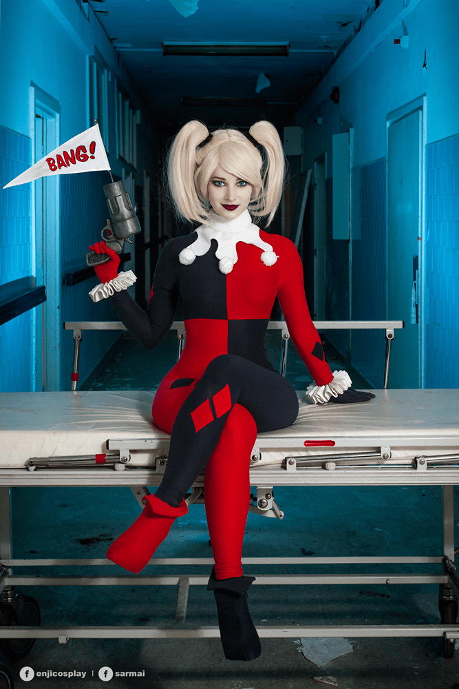 Harley Quinn Cosplay by EnjiNight