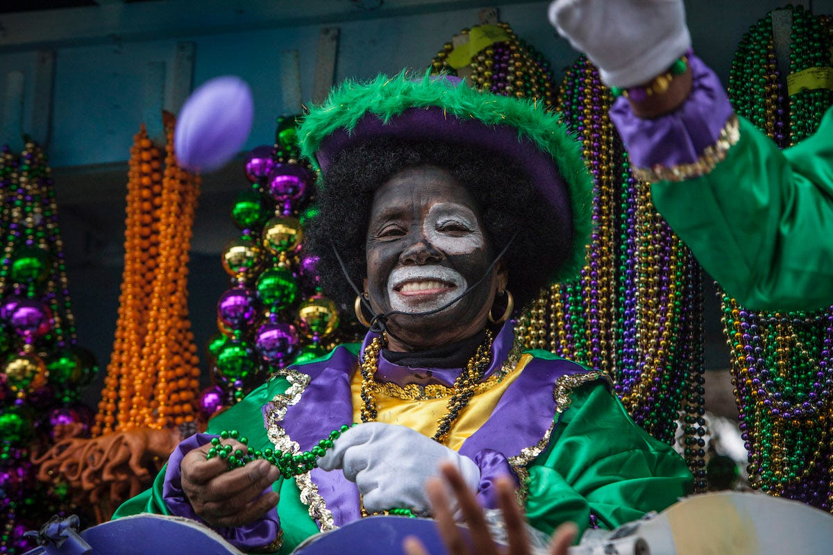 New Orleans krewe member throwing beads at Mardi Gras parade r/pics