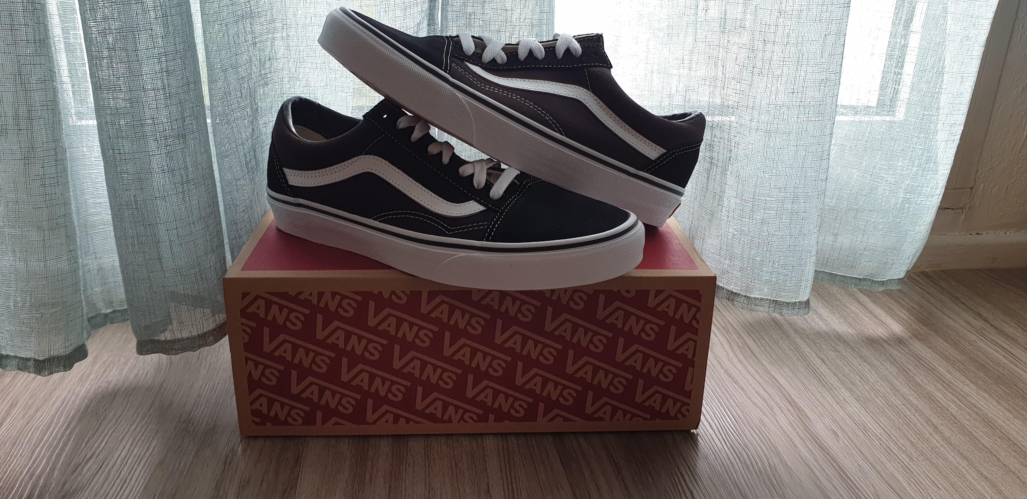 First ever pair of Vans ! Kinda basic but im super happy r/Vans