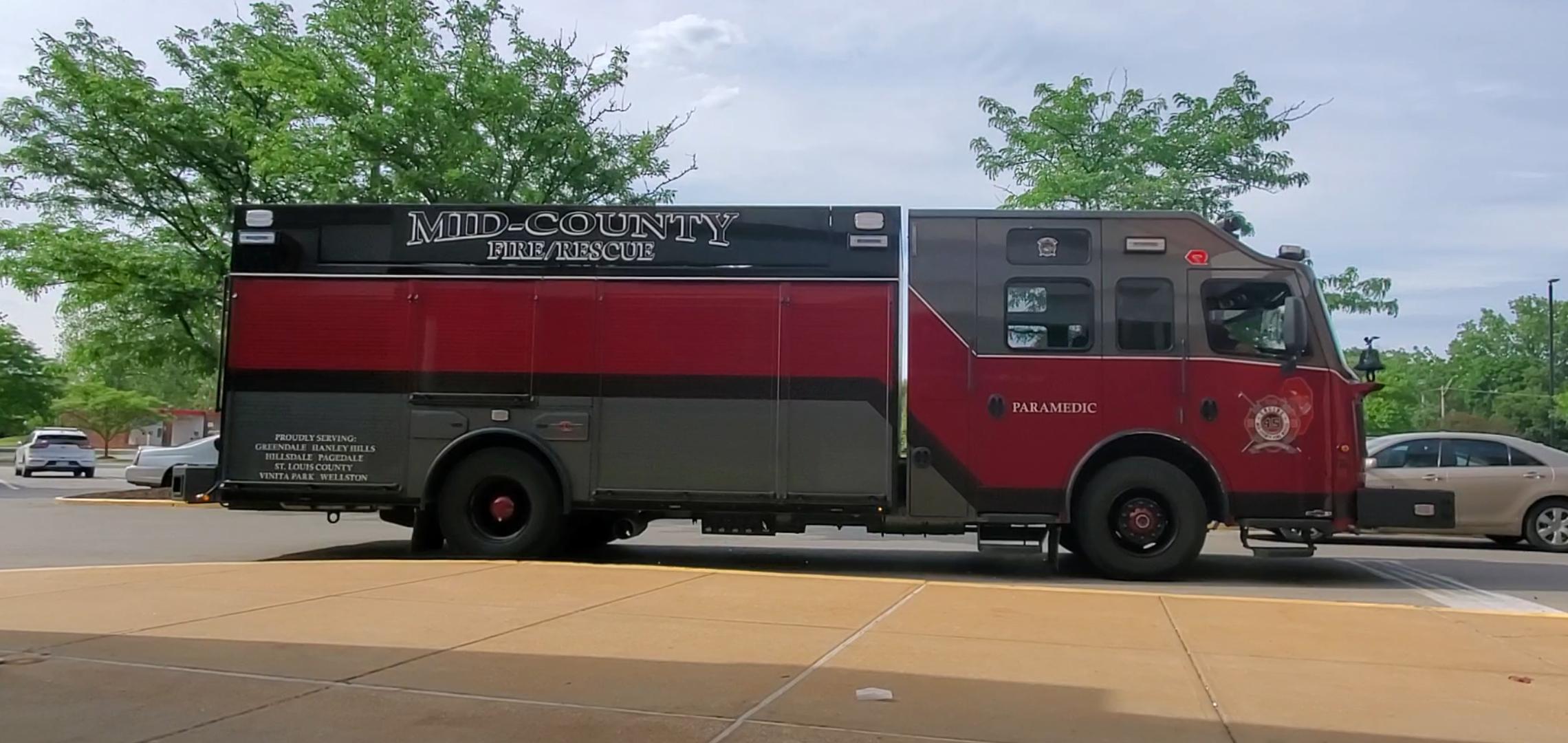 Mid St.Louis County, Missouri fire department Engine 45 r/FireTrucks