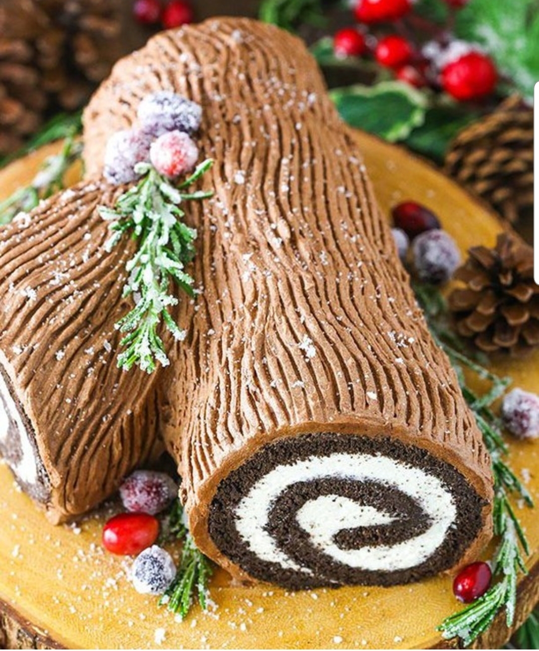 A sponge cake disguised as a log! r/FoodPorn