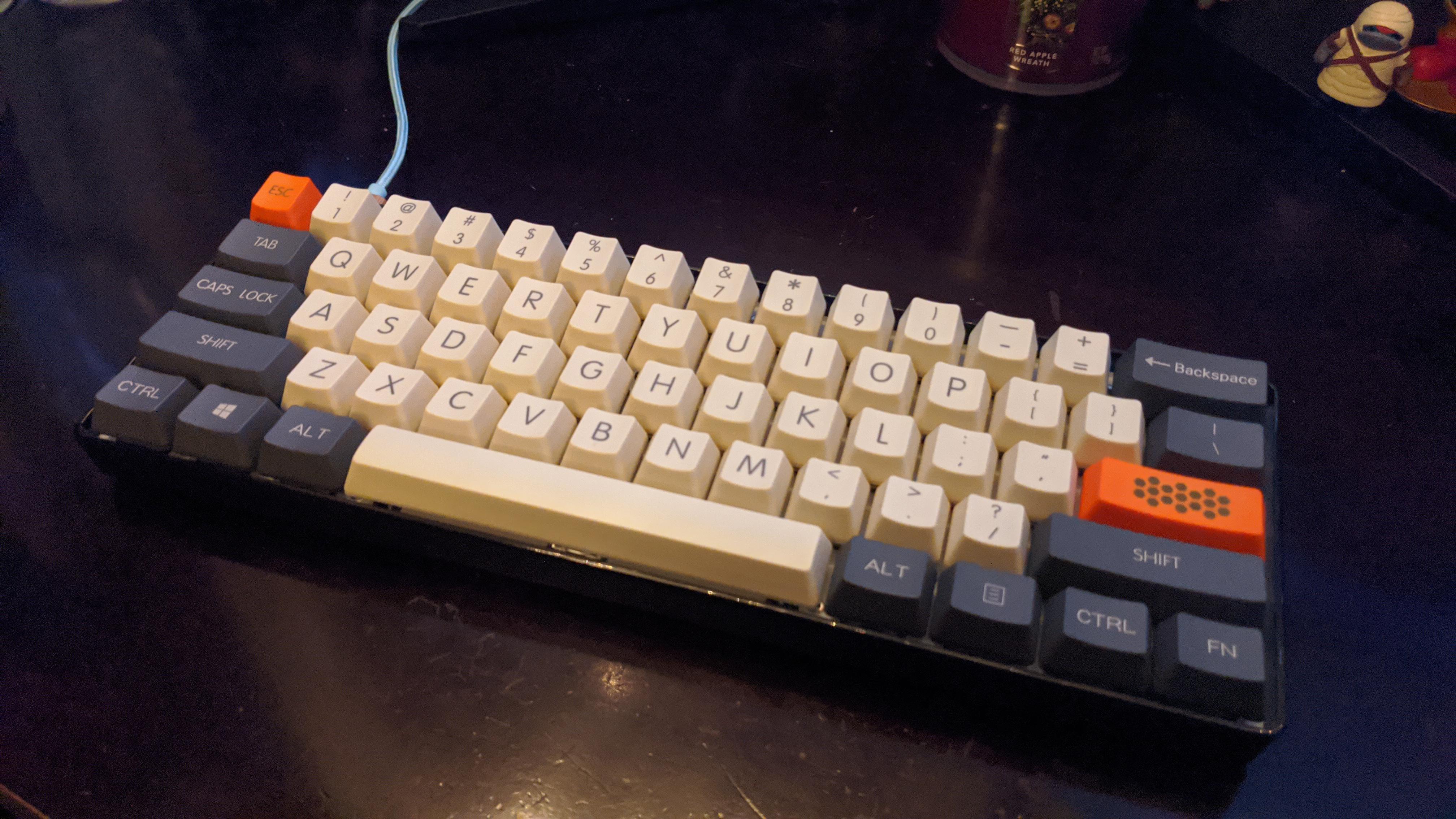 Damn girl, those 20 dollar Amazon keycaps look great on you r/MechanicalKeyboards