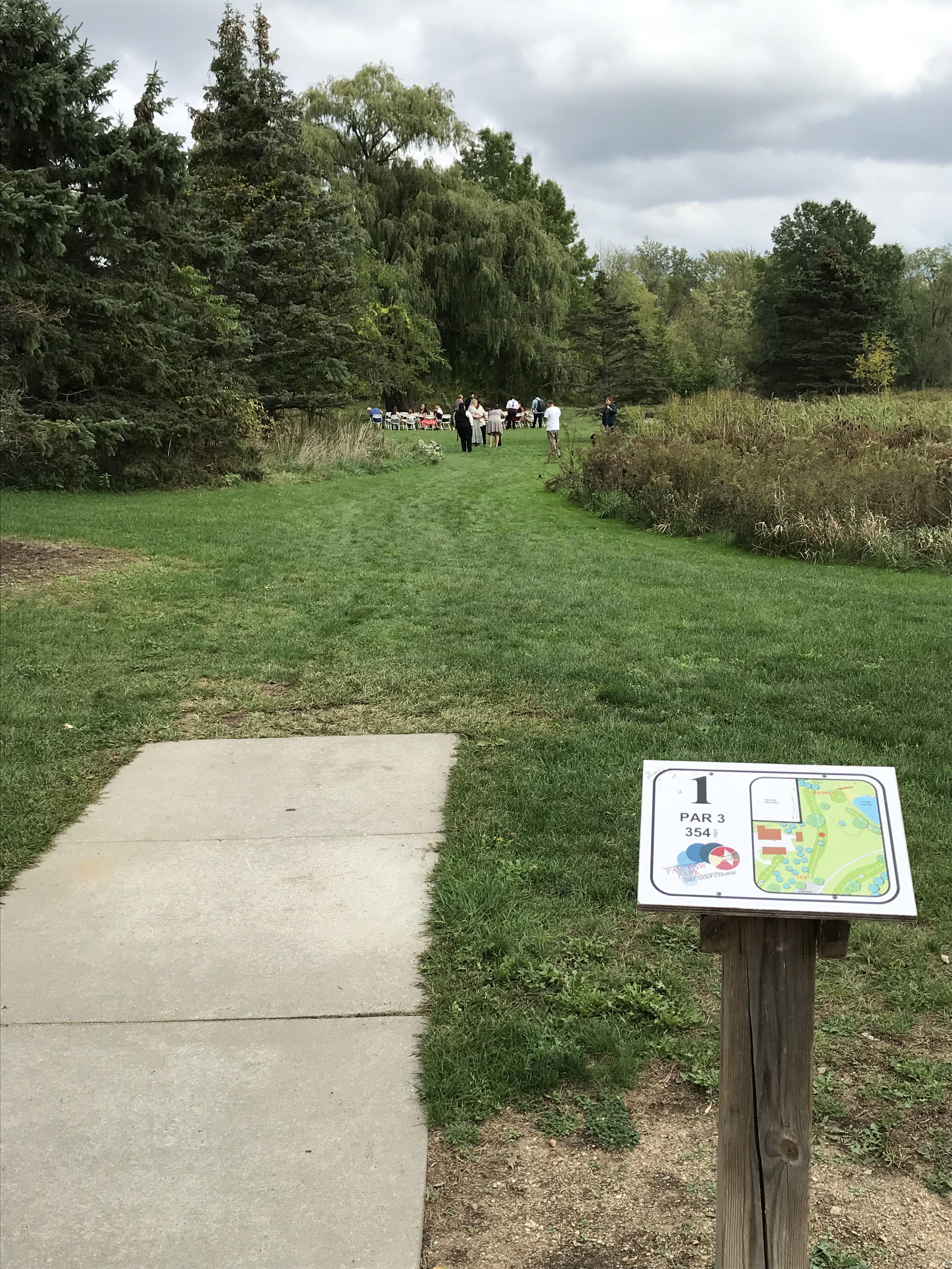 1st tee, wedding ceremony. What’s the play? r/discgolf