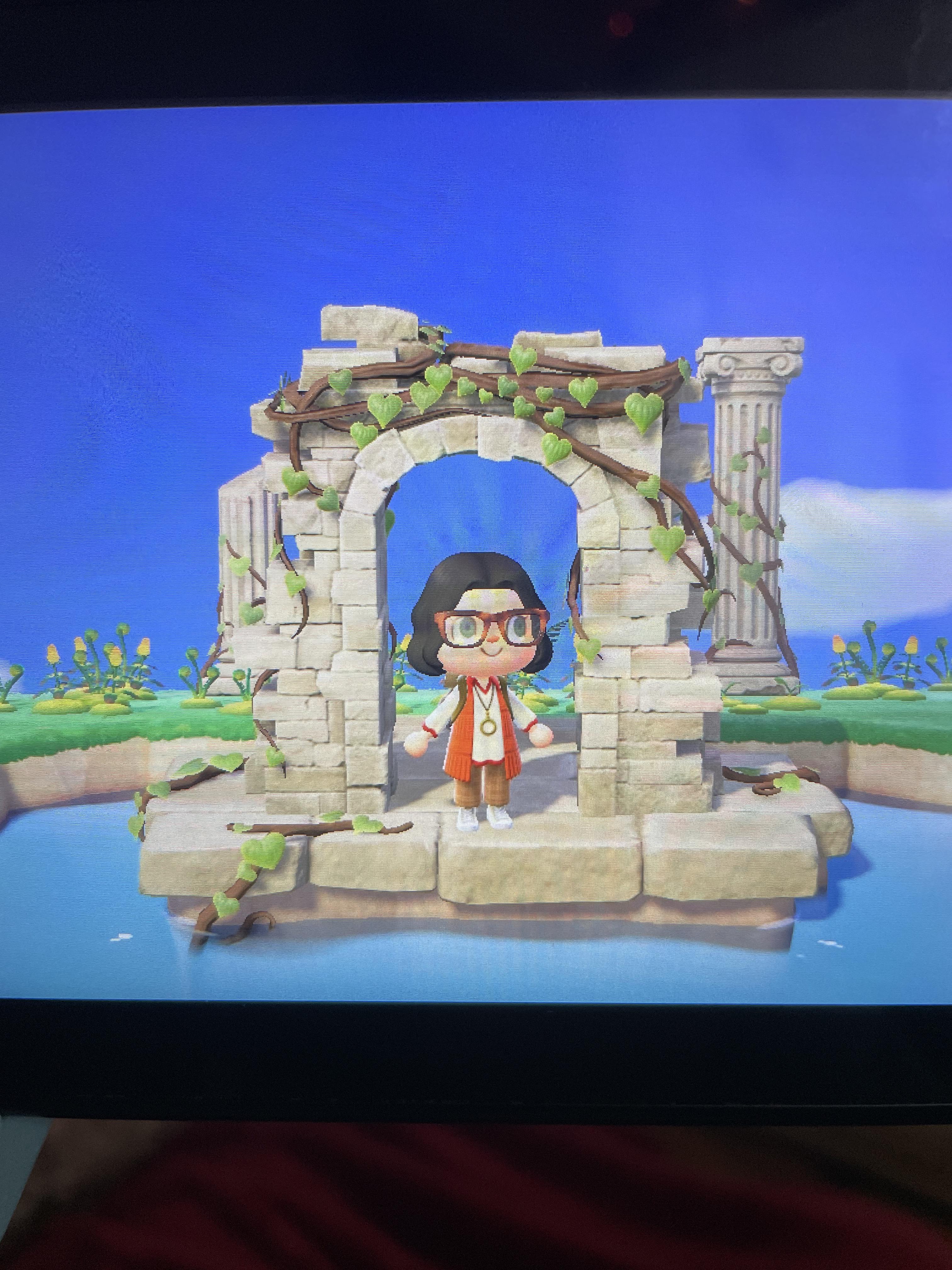 What is this thing the ruined arch is on and is that something I can