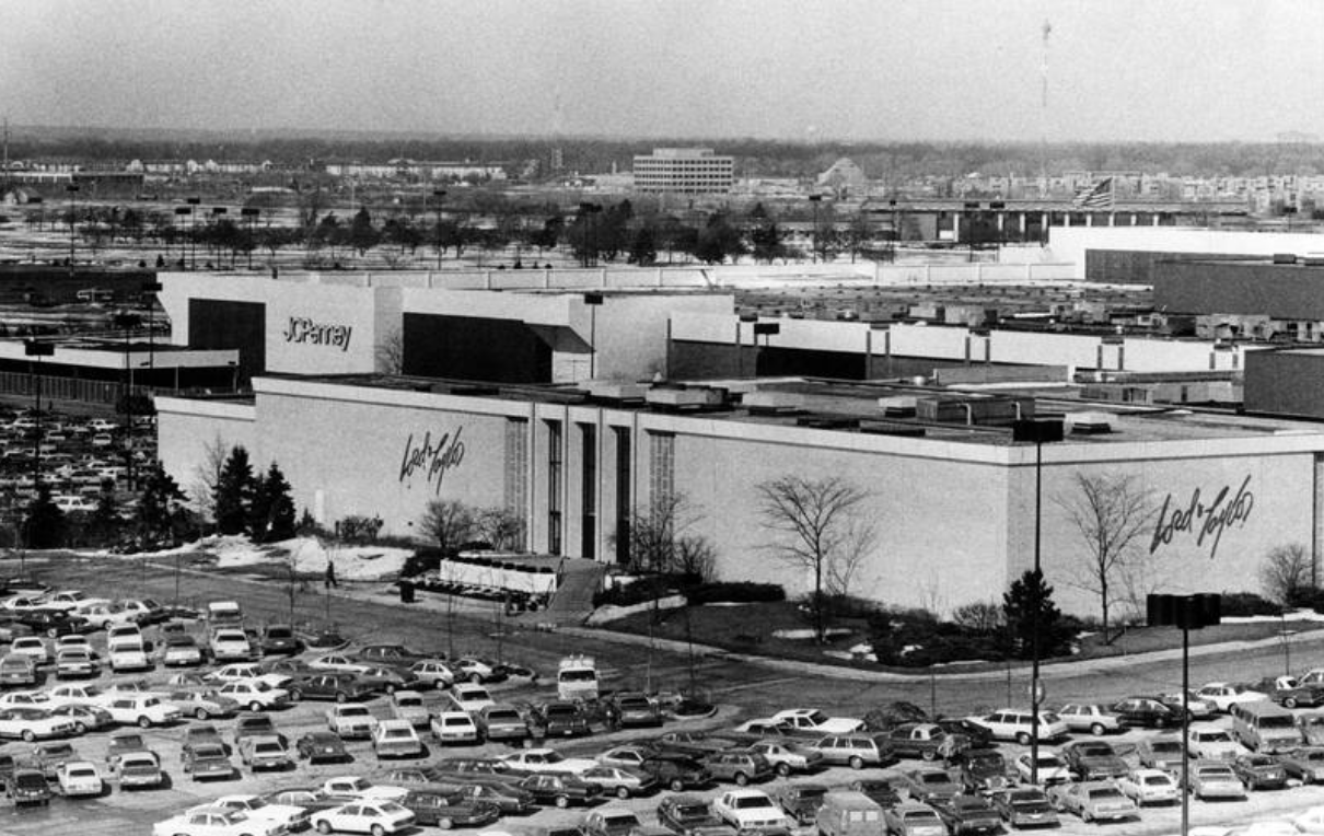Here is a photo of The Lord & Taylor Department Store at The Woodfield