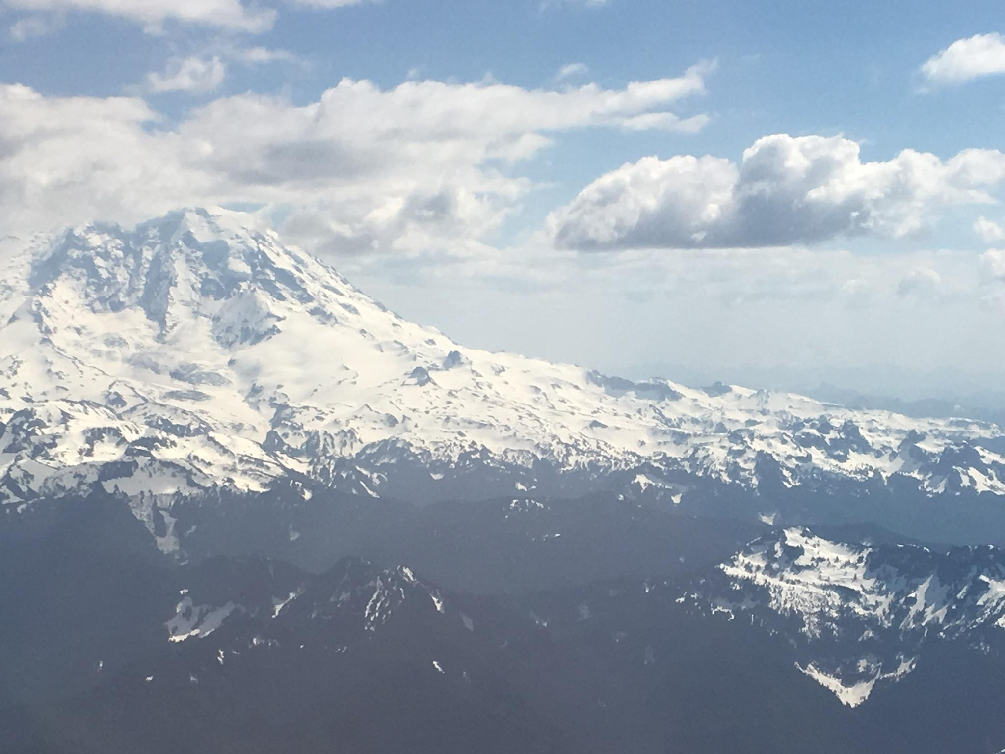 Stunning view of Mount Rainier on approach to Seattle [3264x2448] [OC