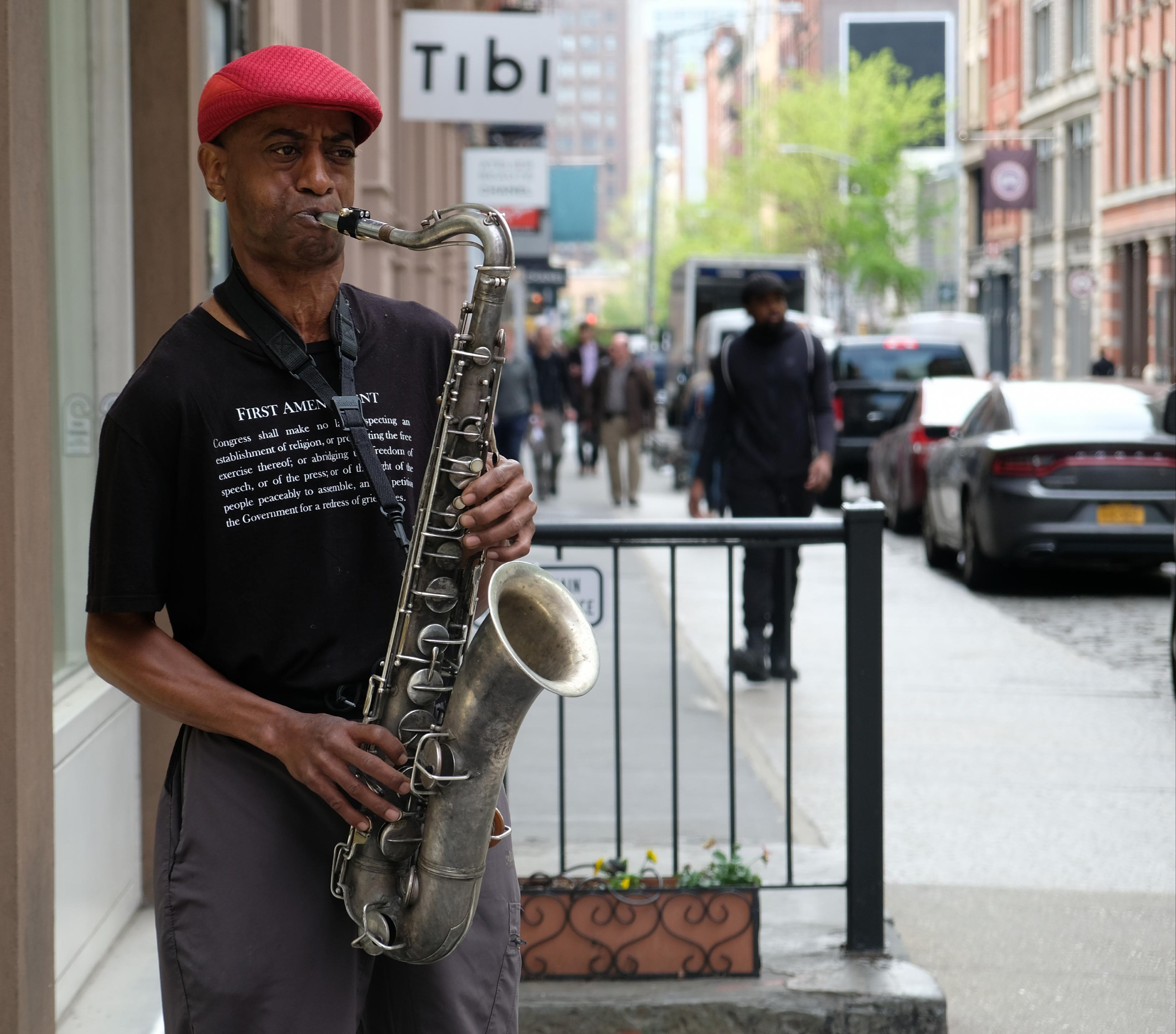 Man playing the Sax in SoHo, NYC r/streetphotography