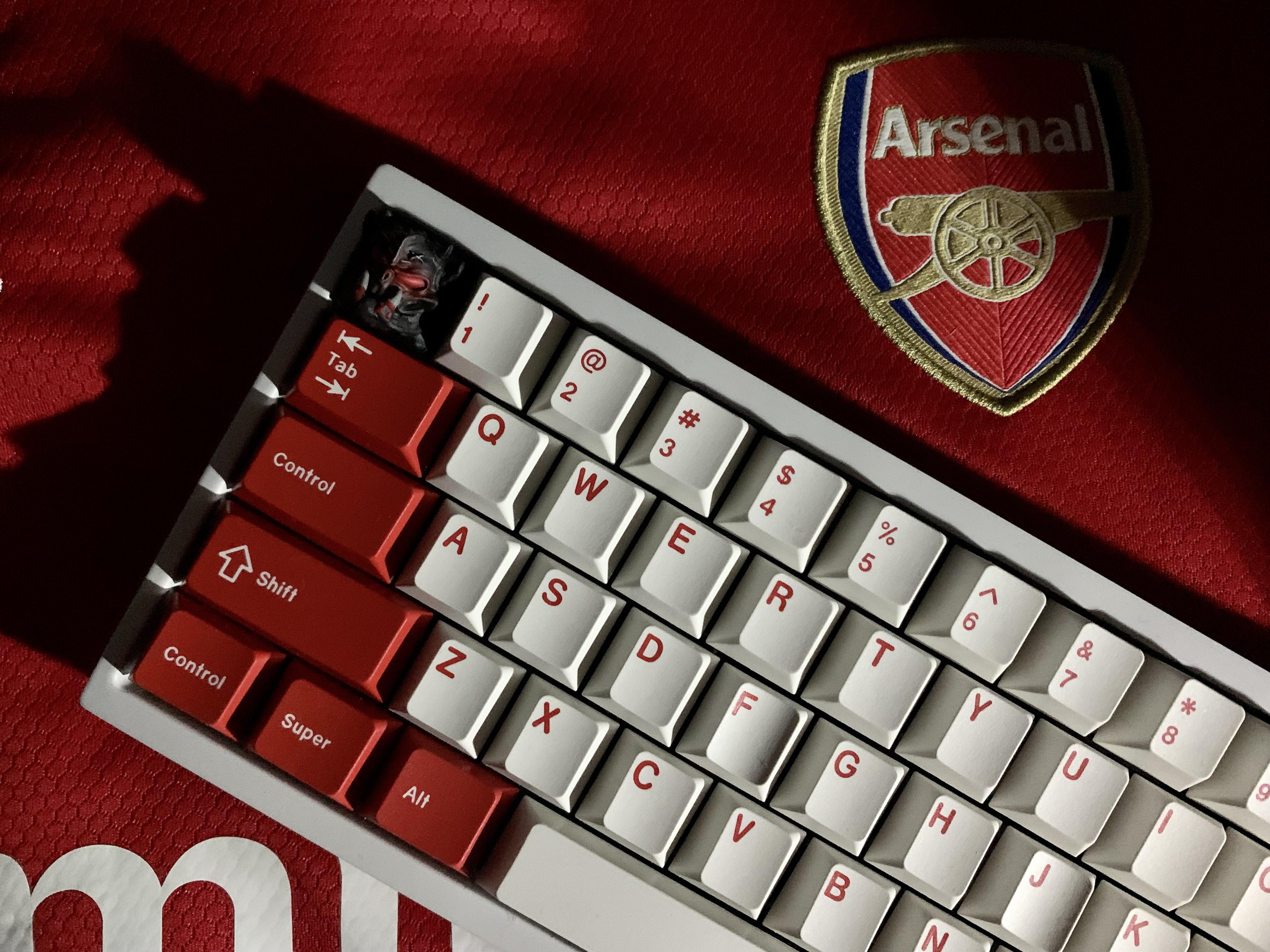 Mixing my two passions, mechanical keyboards and Arsenal 🔴⚪️⌨️ r