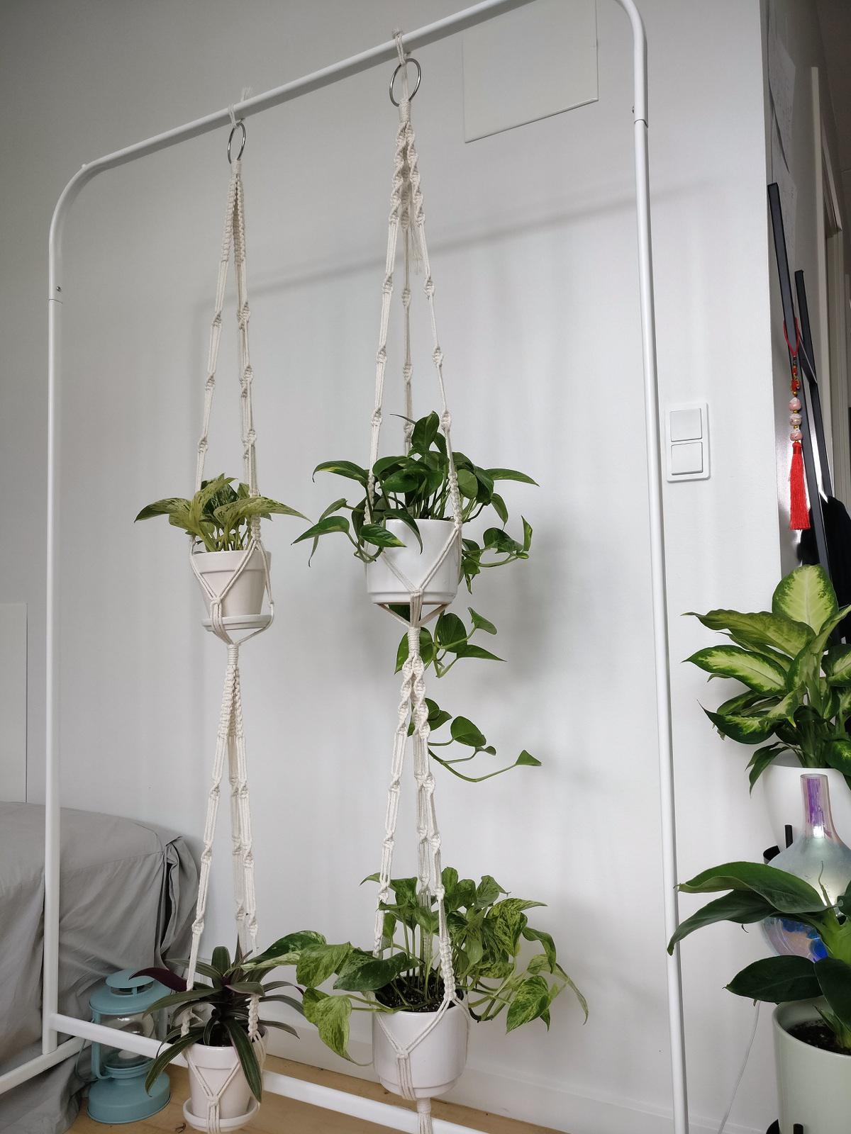 I made a plant hanger as a housewarming gift for two of my friends