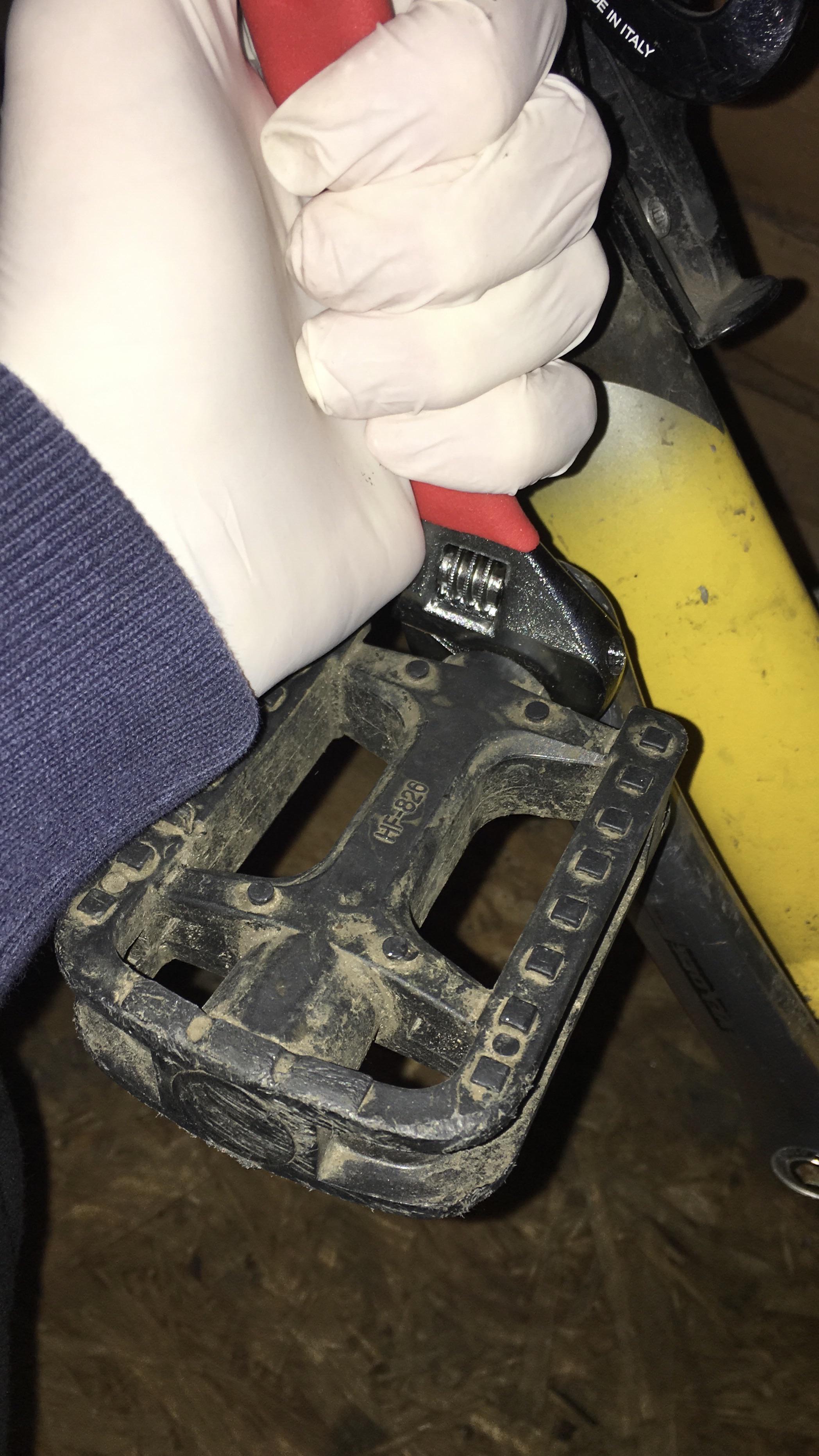 I’m not able to take these pedals off my bike. I’ve looked at tutorials and did exactly what