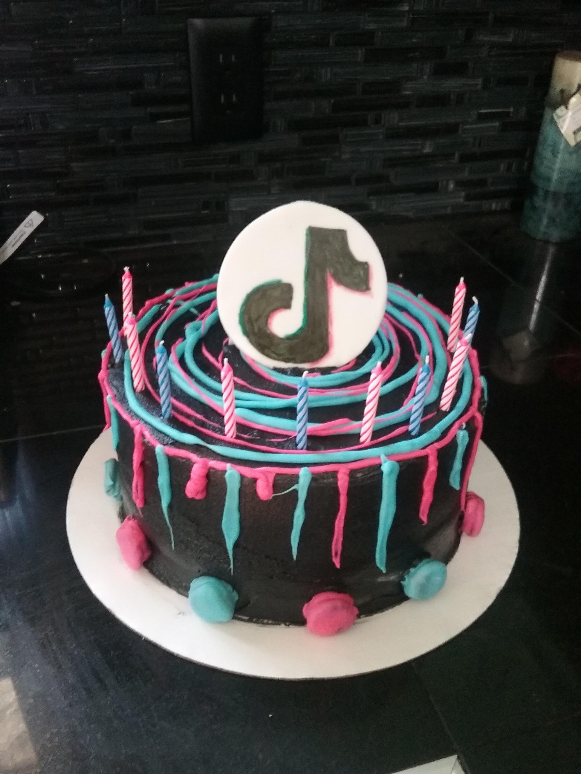 Tiktok cake I made for my 11 year old's birthday. cakedecorating
