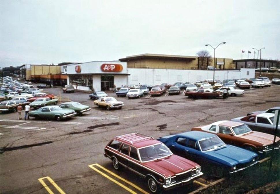 The parking lot of an A&P store in Pittsburgh on McKnight Road (1978