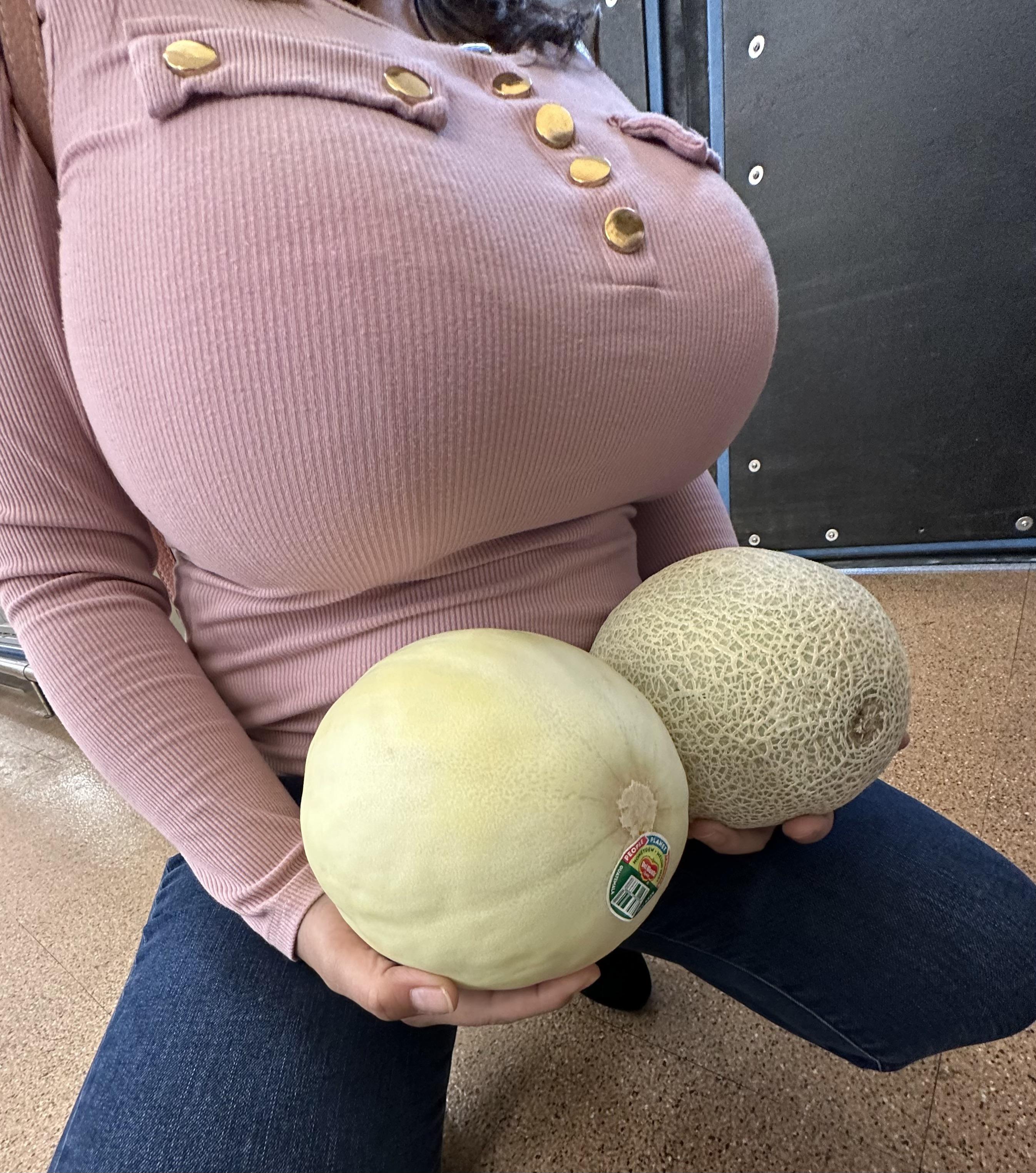 BustingMyButtons Leaks & NSFW Content - Latest Updates!