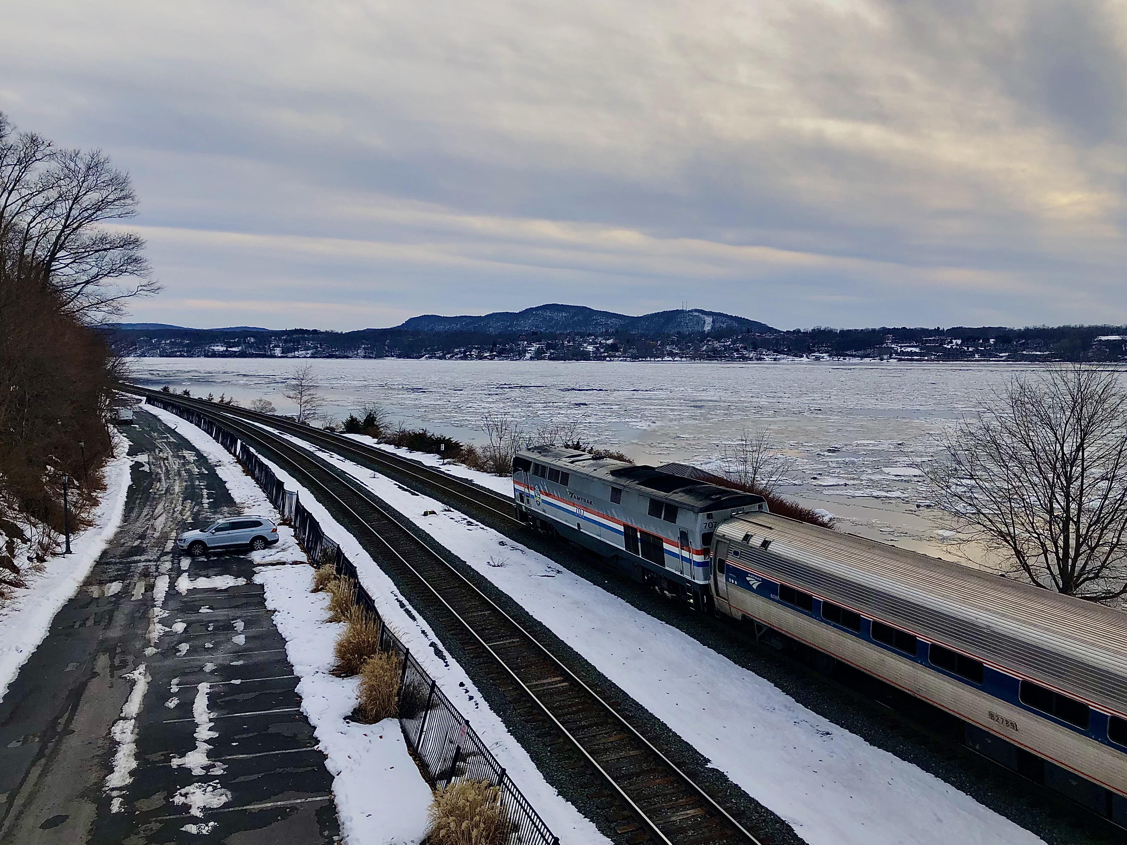 Rhinecliff, NY Southbound Empire Service r/TrainPorn