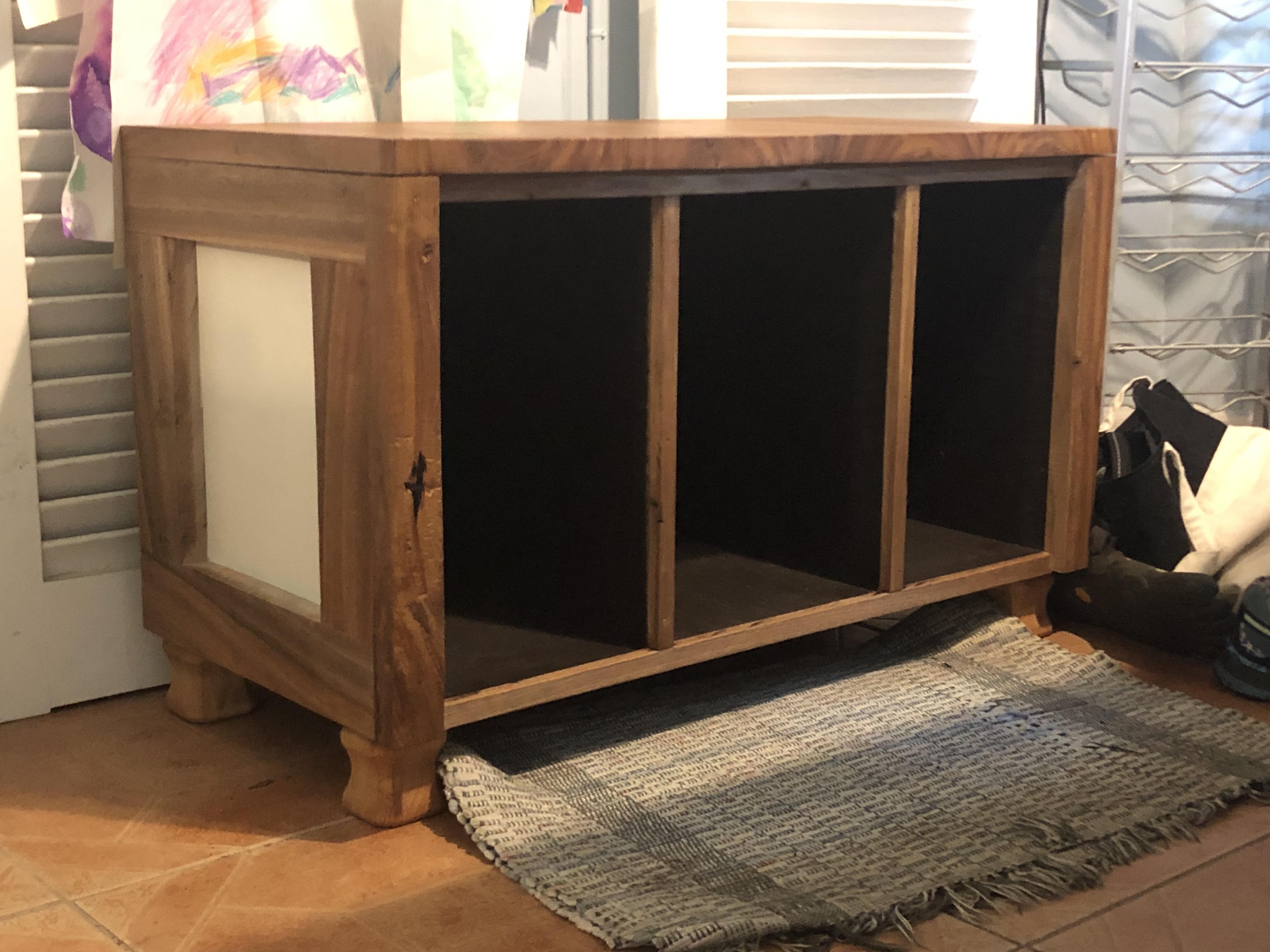 Made a cubby bench from reclaimed pallet and plywood. r/woodworking