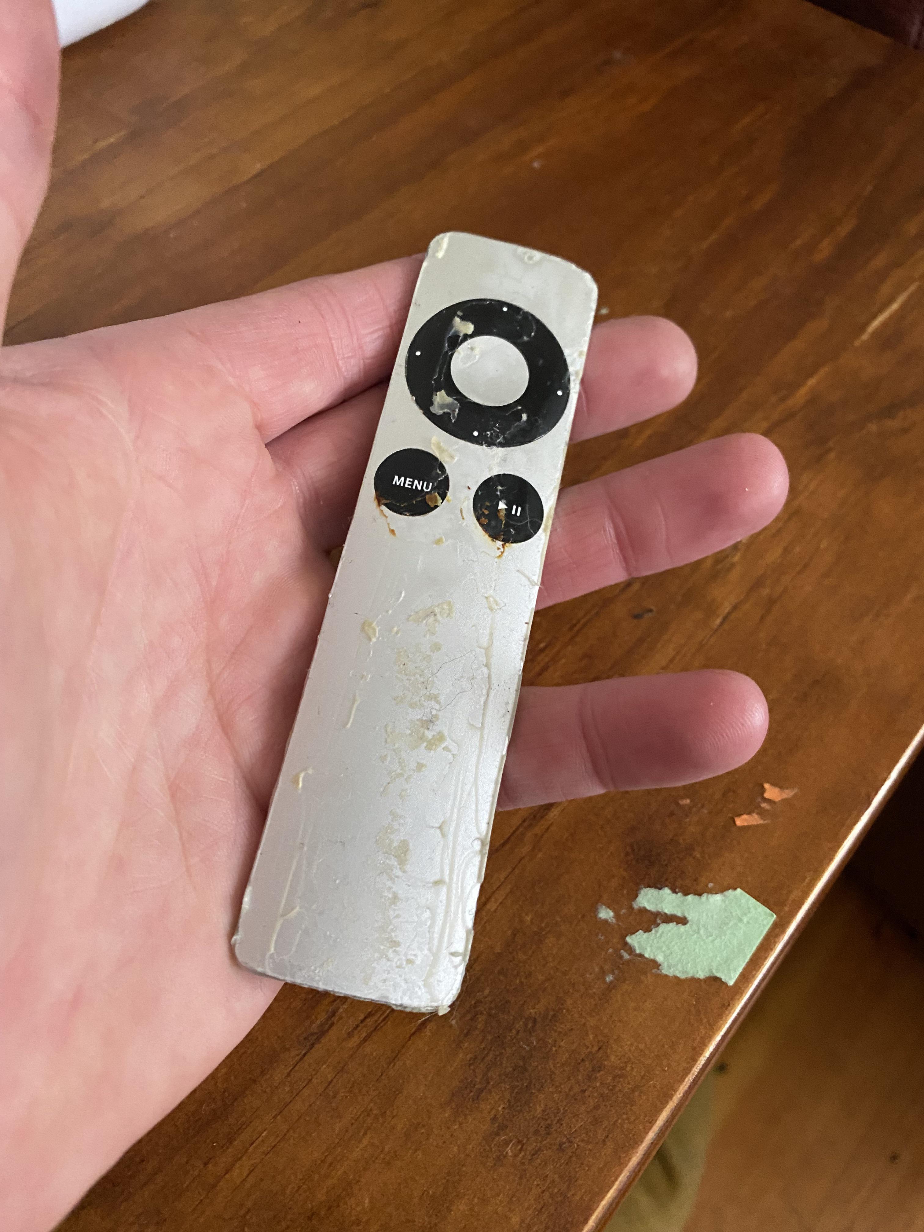 The battery died in the 4th gen remote so I've been using the old one