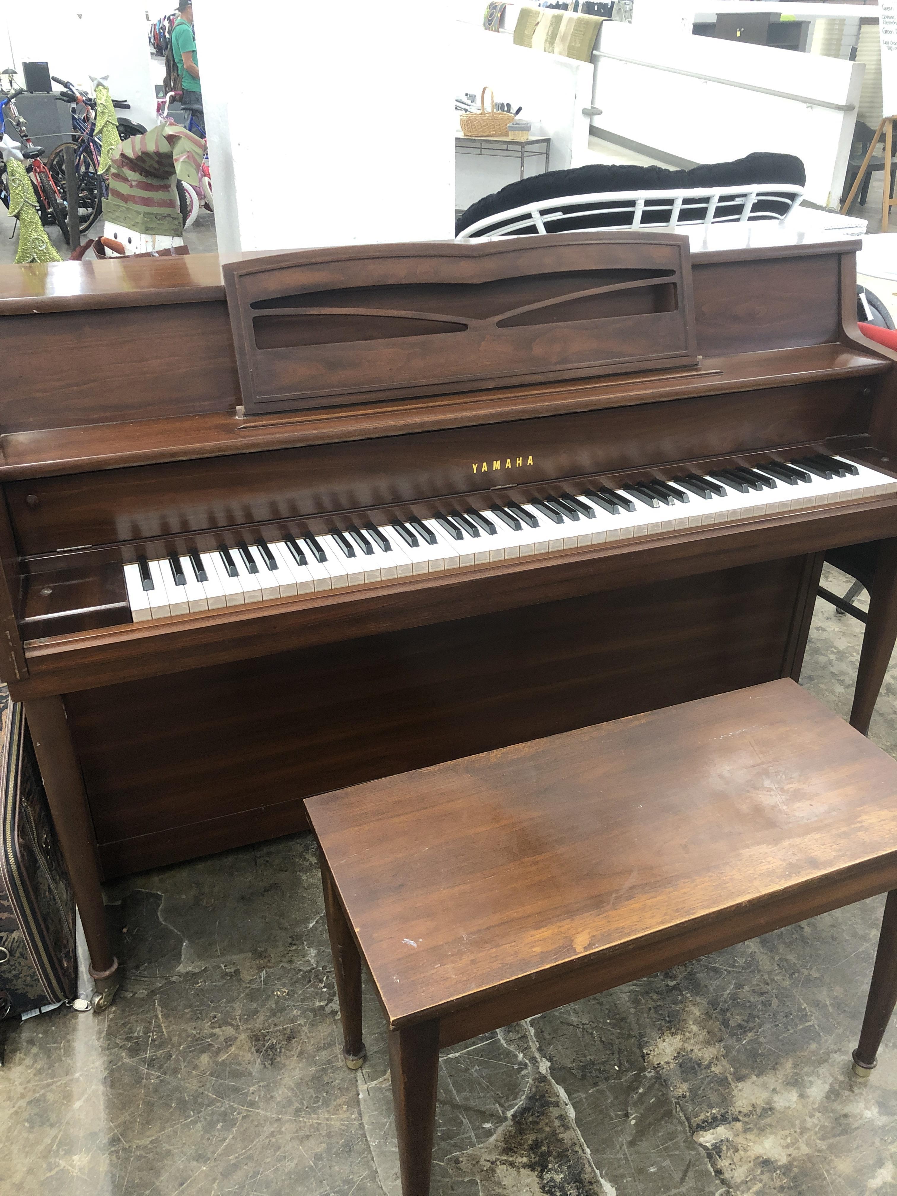 My local thrift store has this Yamaha piano for sale for 200. I don’t know what model it is or
