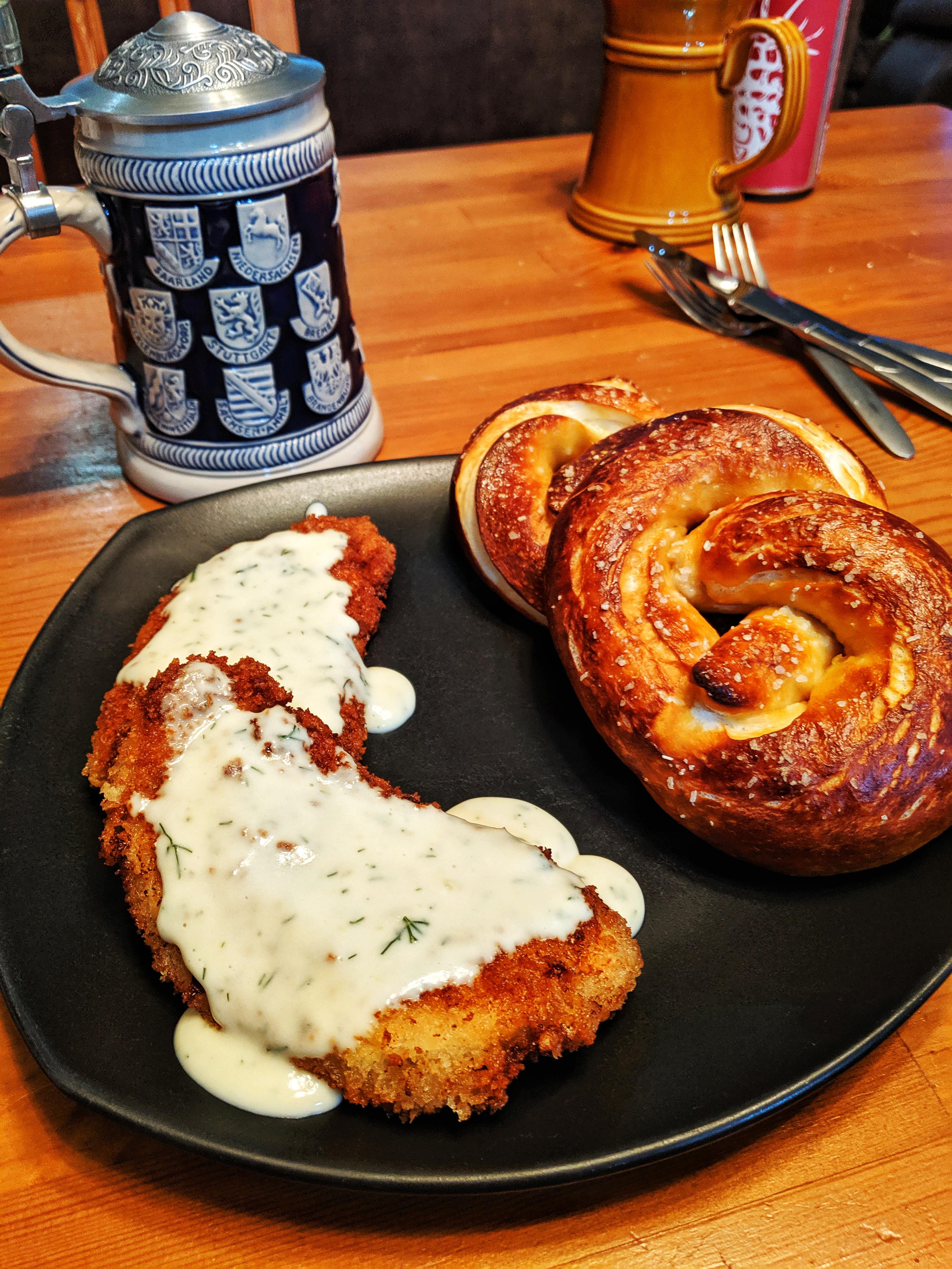 [Homemade] Schnitzel with dill sauce and pretzels r/food