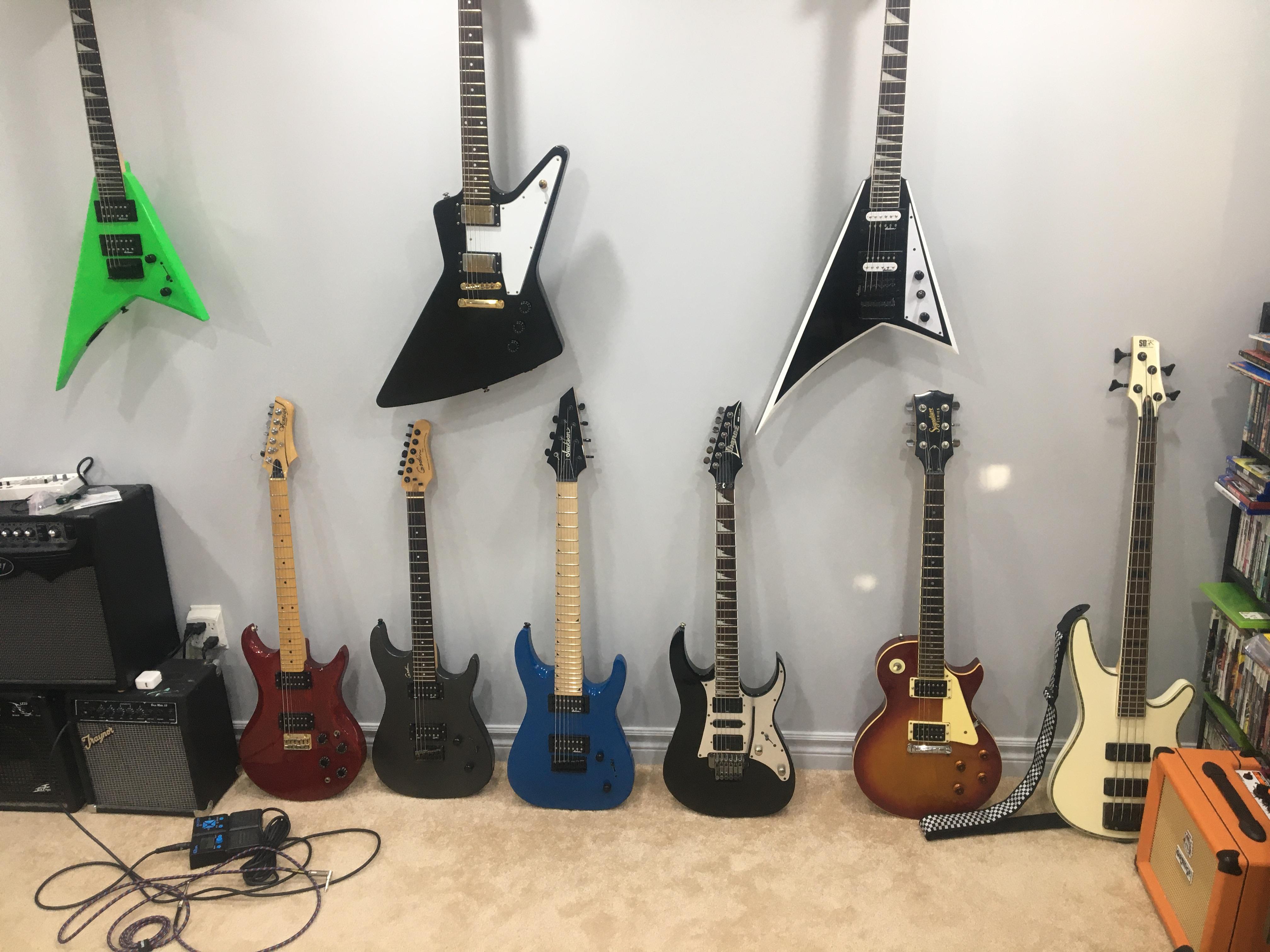 Opinions on my budget/beginner collection? r/guitars
