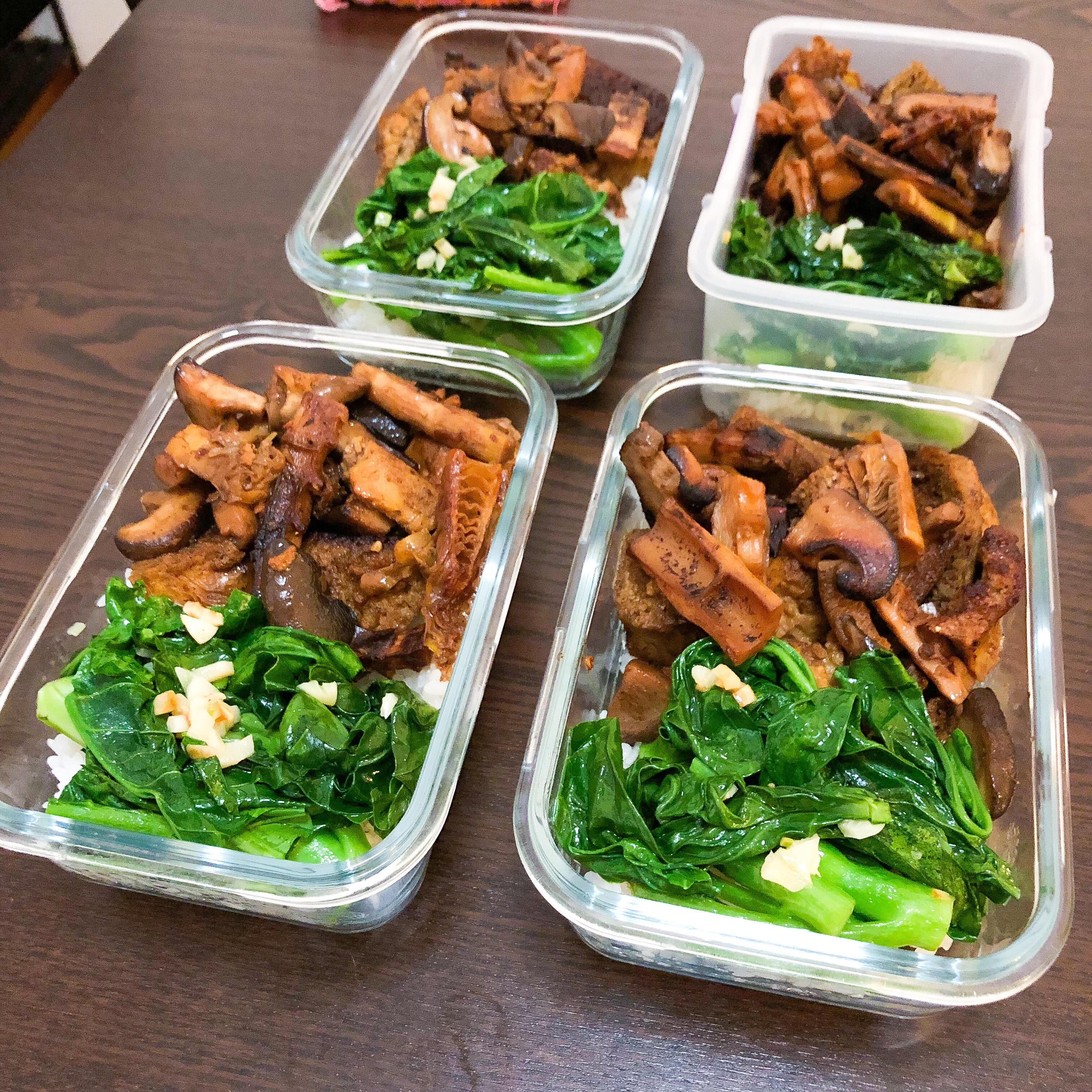 Vegetarian lunch prep 500kcal and 25g protein. Braised frozen tofu