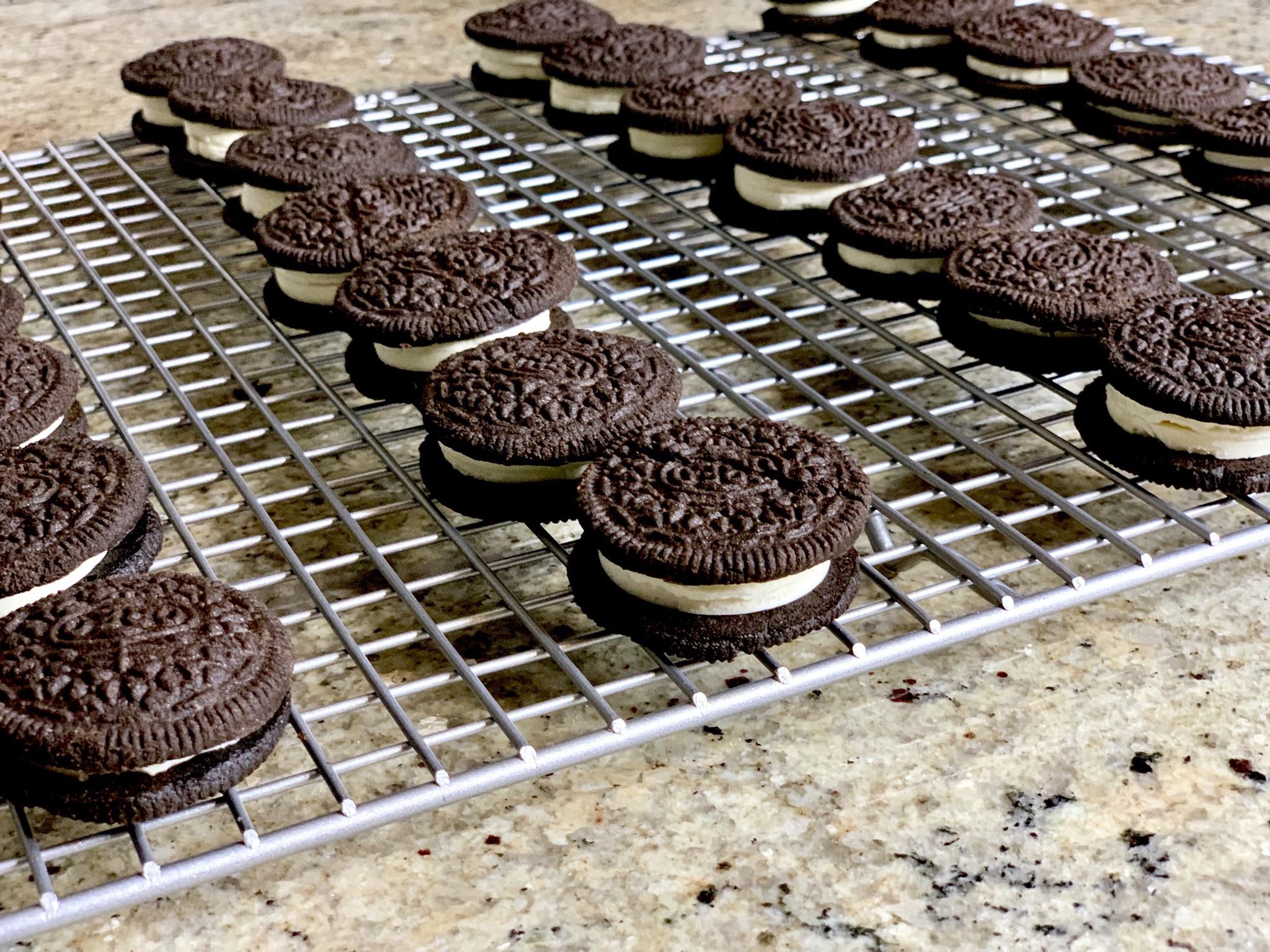 [homemade] Homemade Oreos r/food
