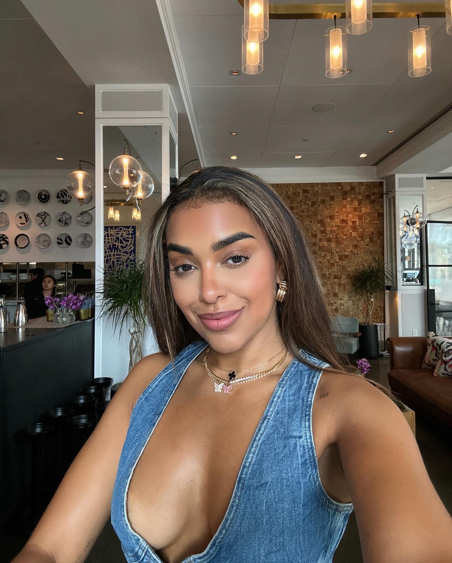 Ashley Nicole Moss cbs sports. r/hot_reporters