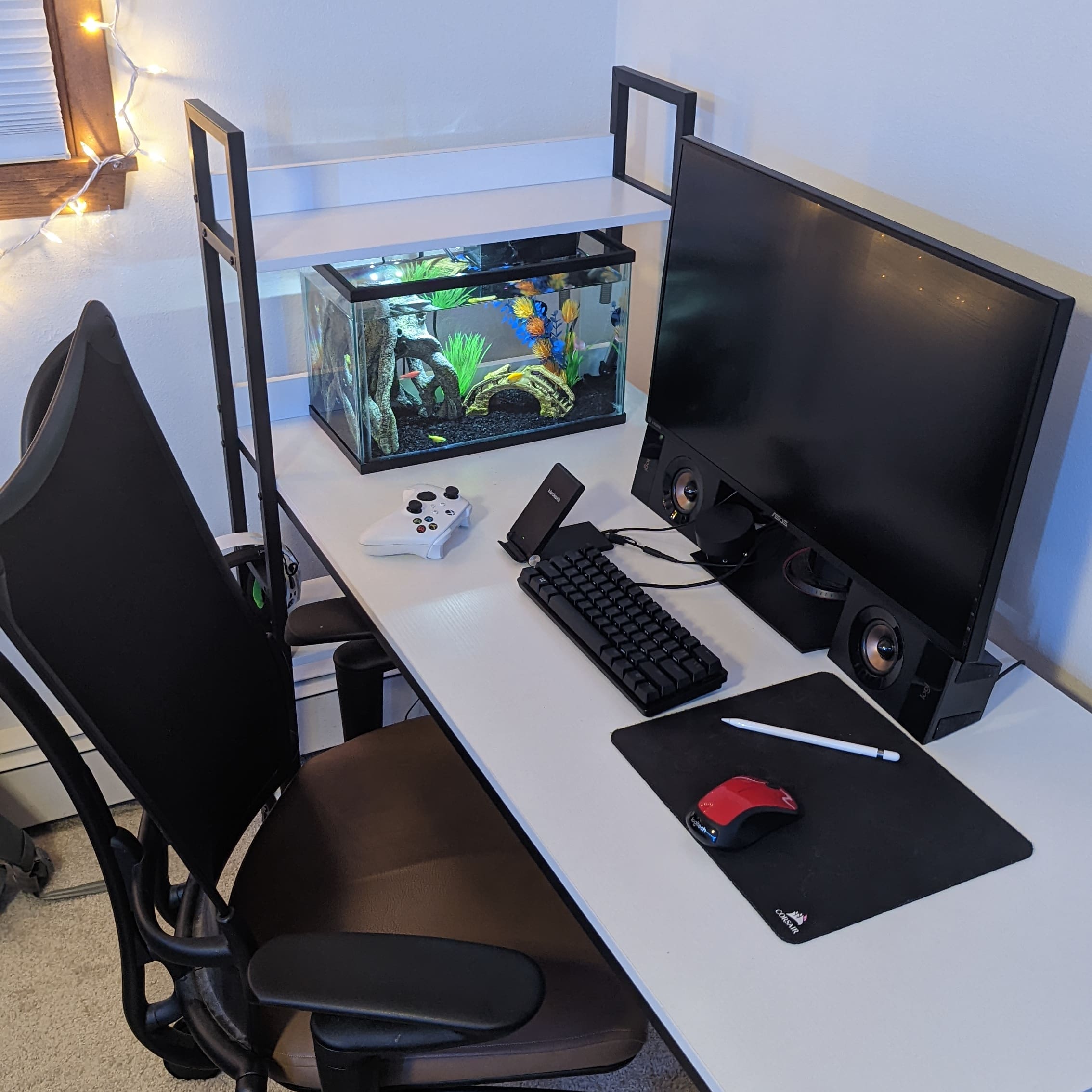 fish tank in the gaming set up??? What you guys think r/Aquariums