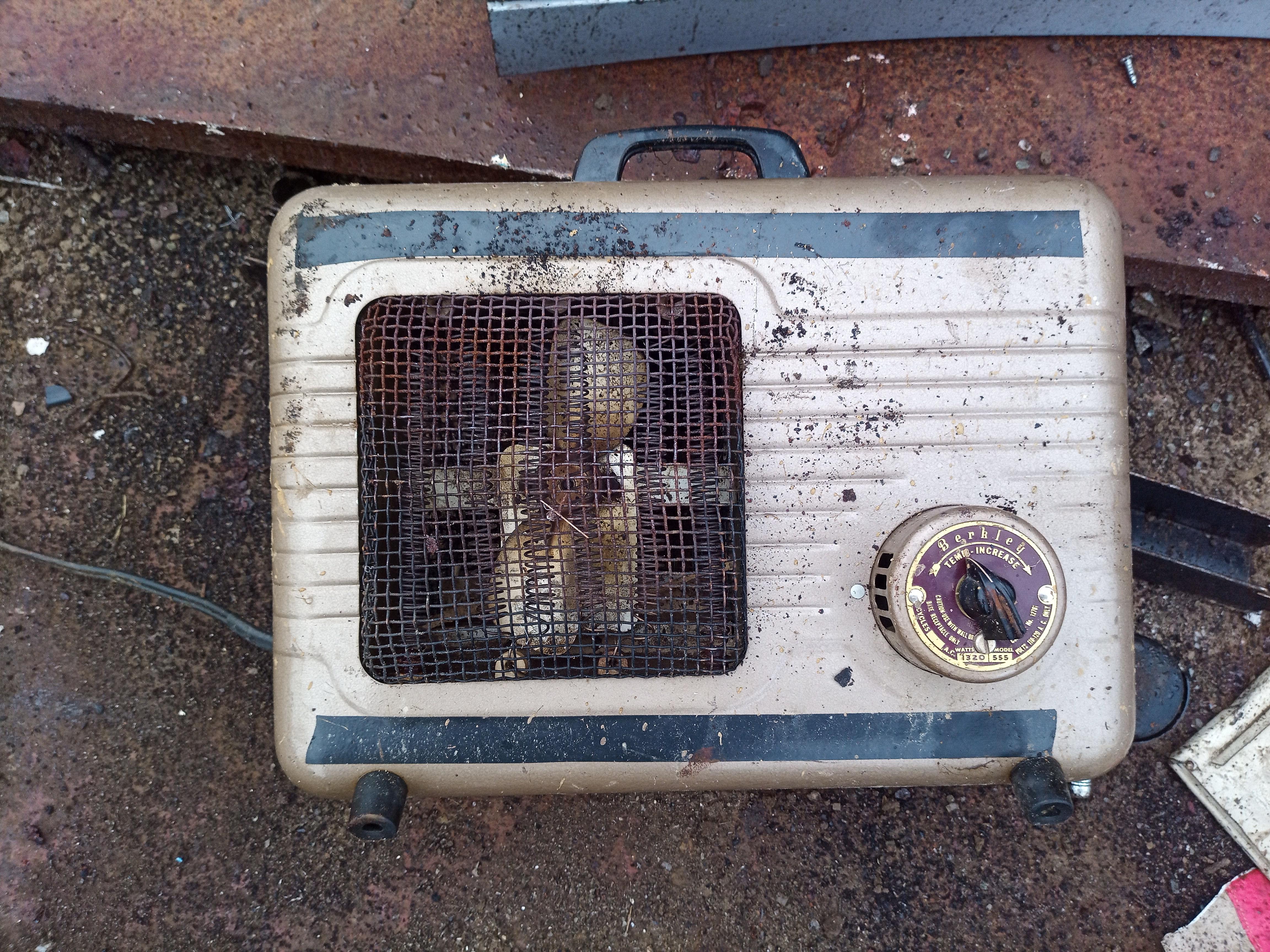 The "burn your house down 5000" space heater r/justrolledinforscrap