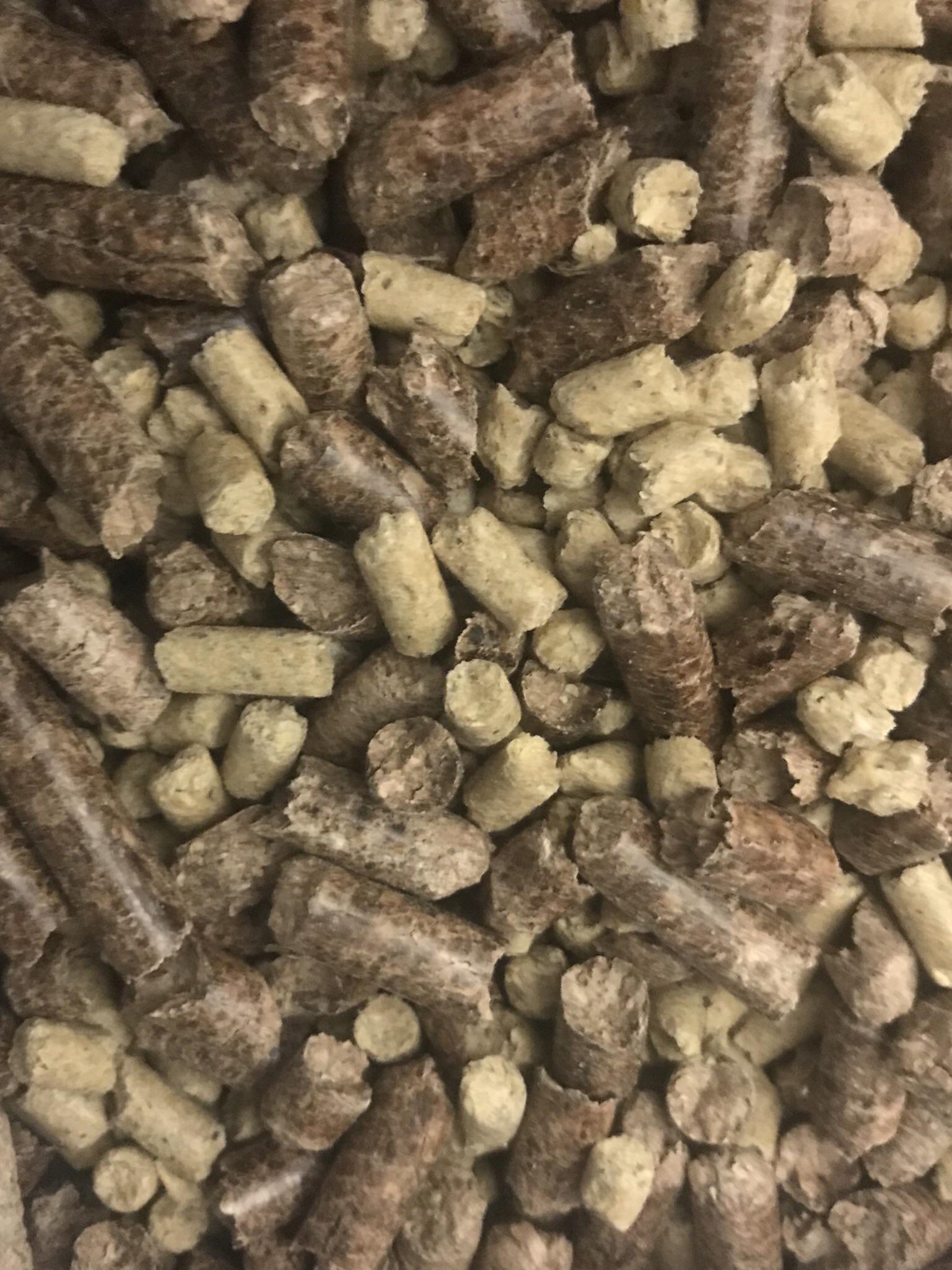 [Selling] Master’s mix 50/50 fuel pellets/soy Hull pellets. 10 lb. for 25 and 20 lb. for 45