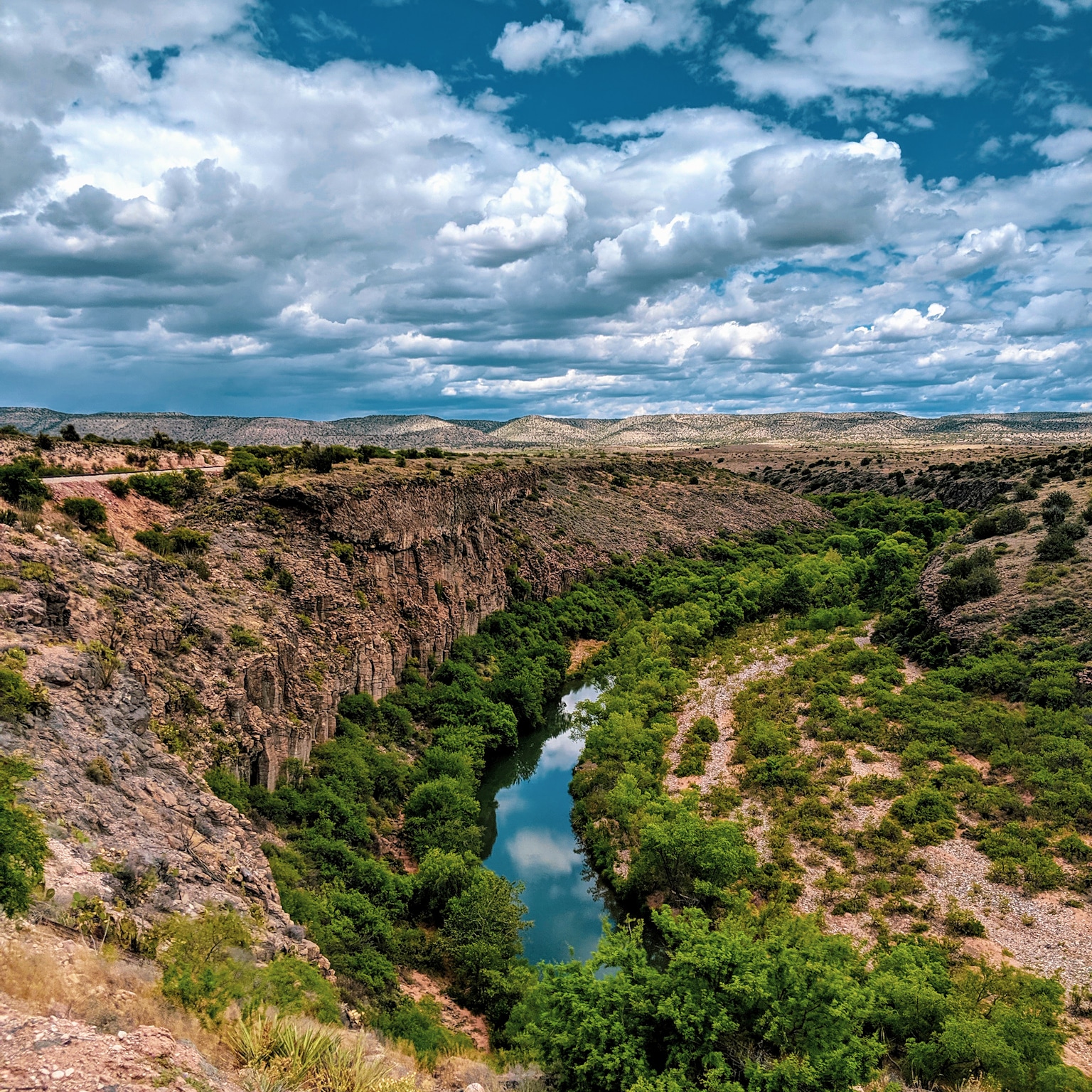Verde River from the Verde Canyon Railroad...fun day trip in Northern AZ! r/arizona