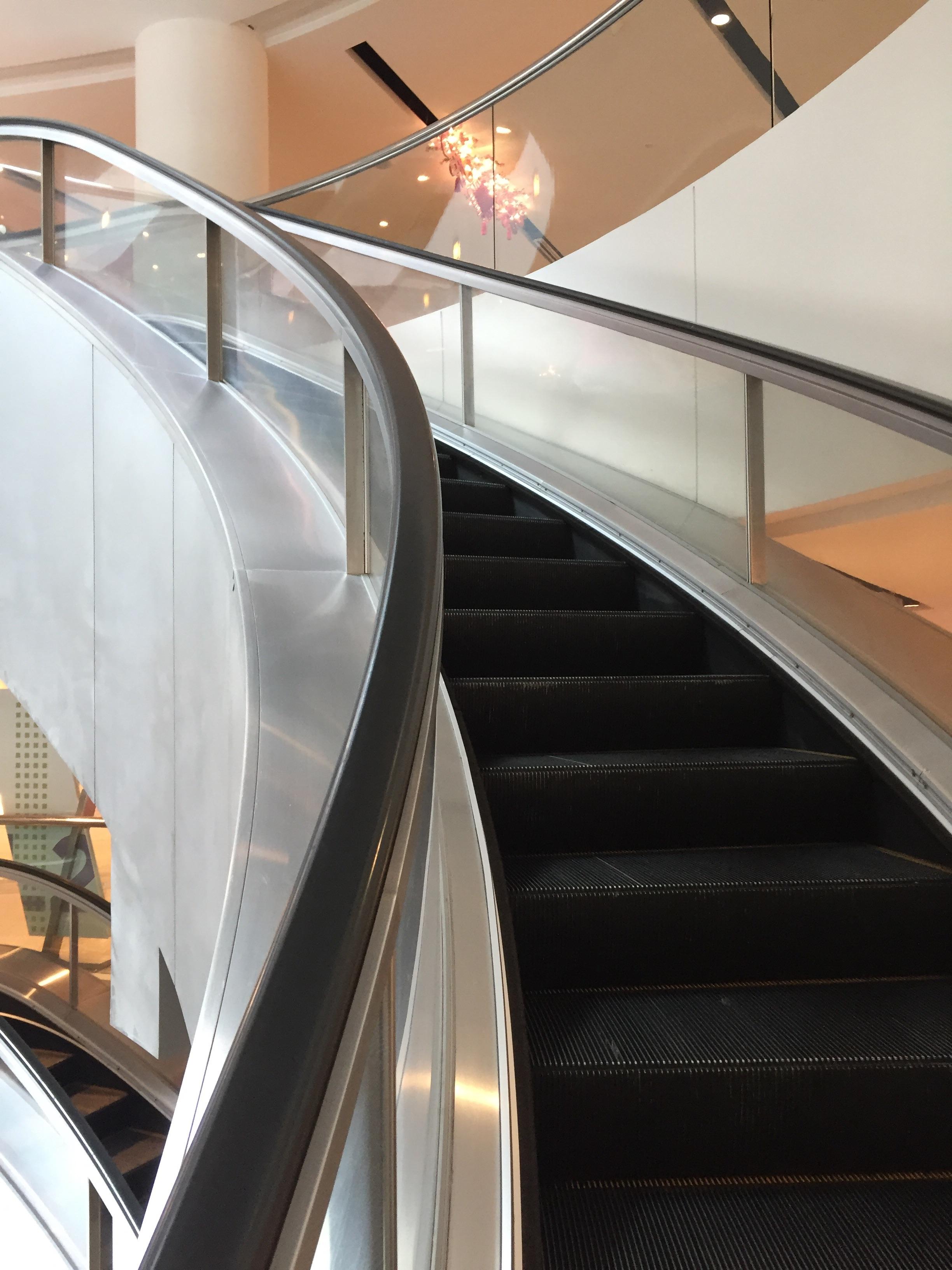 This curved escalator r/mildlyinteresting