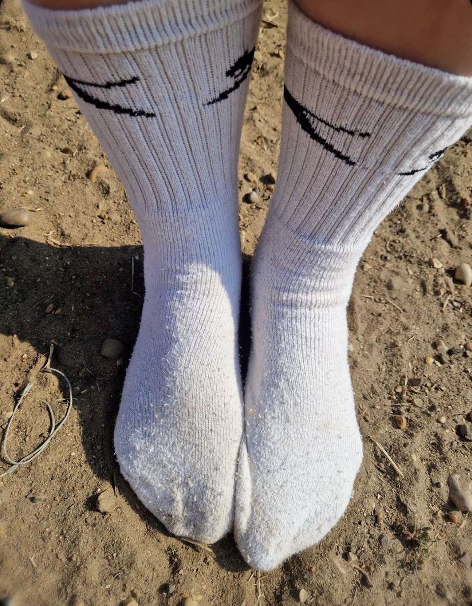 socks or no socks 😜 r/amateurfeets