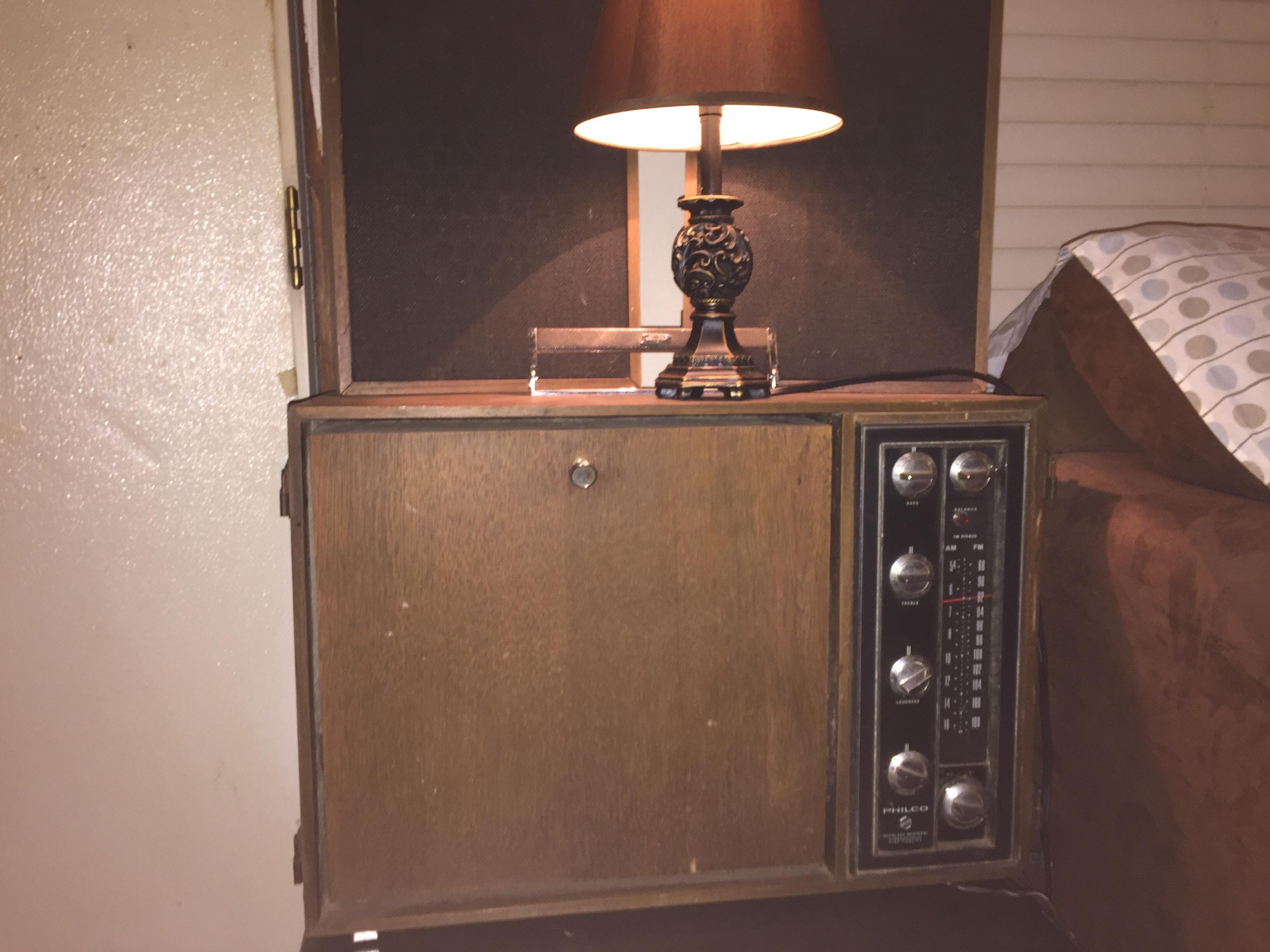 Anyone know how much this old 1967 radio is worth? It’s functional