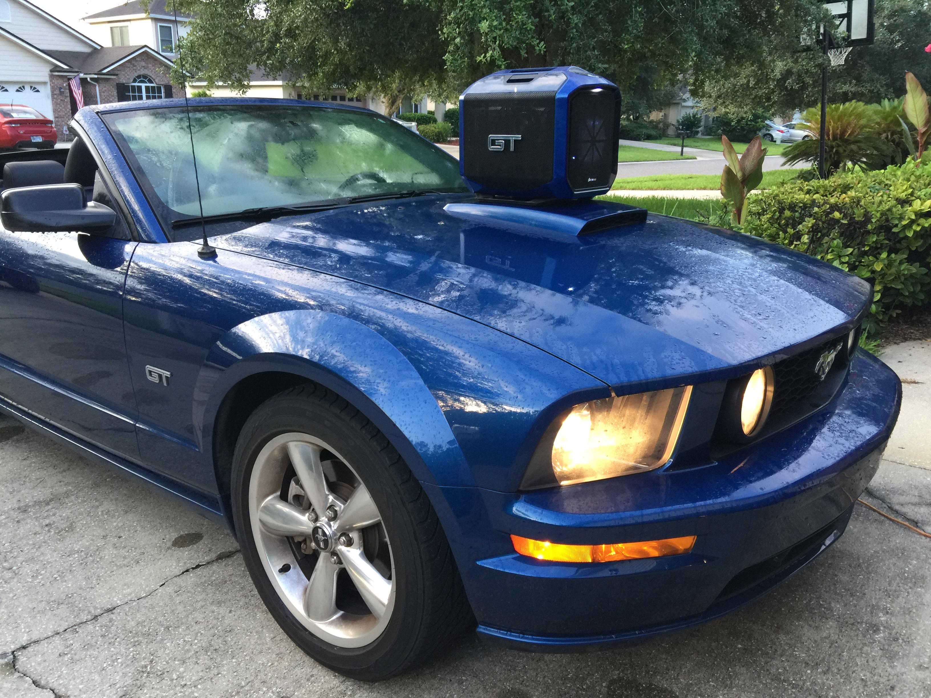 That Computer looks like a Mustang : Mustang