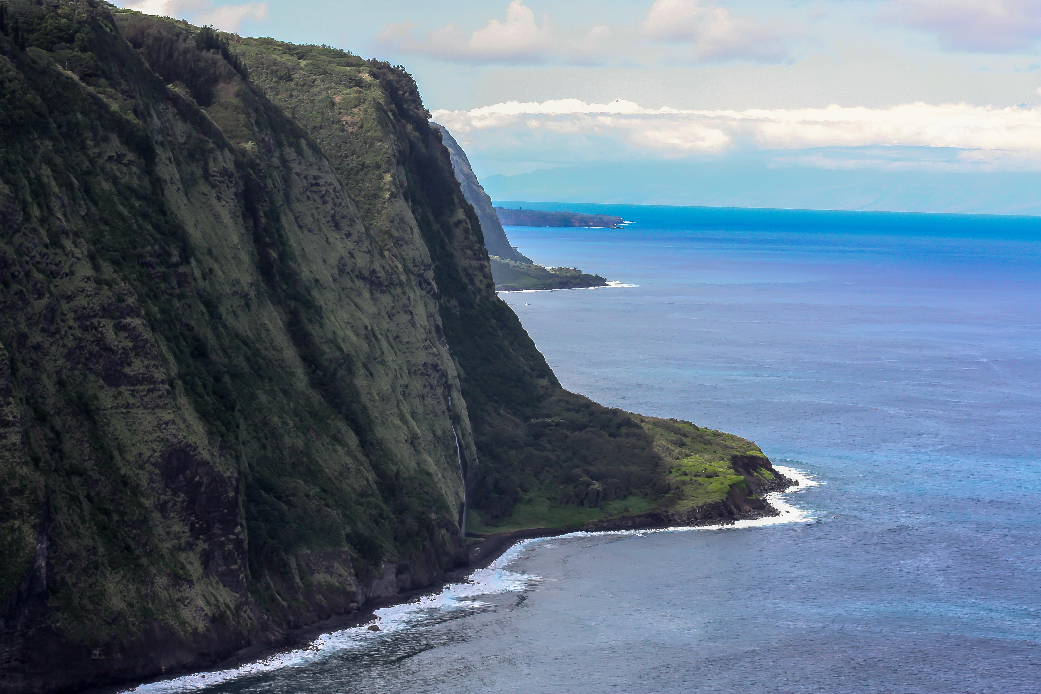 Waipio Valley, Hawaii [OC] [4248, 2832] r/EarthPorn
