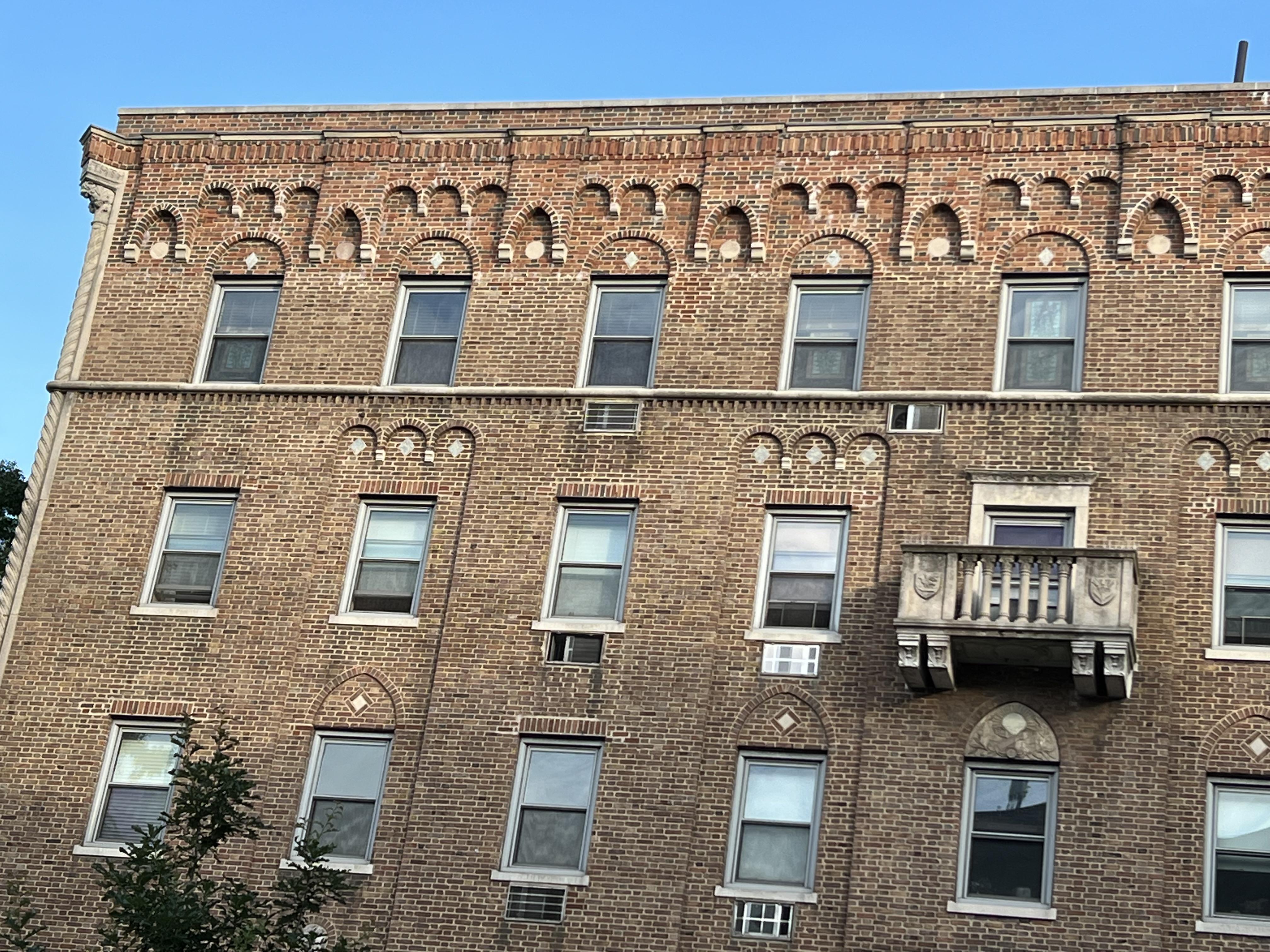 Ft. Washington Avenue, Manhattan. Shouldertoshoulder with Art Deco