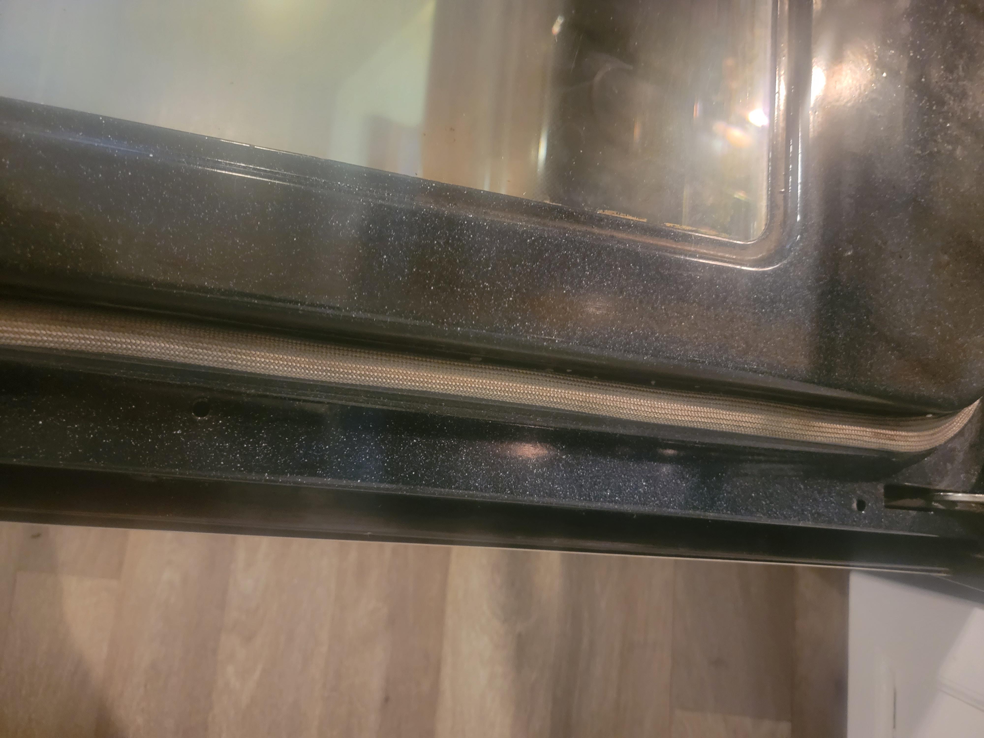 Screws on oven door door screw in r/fixit