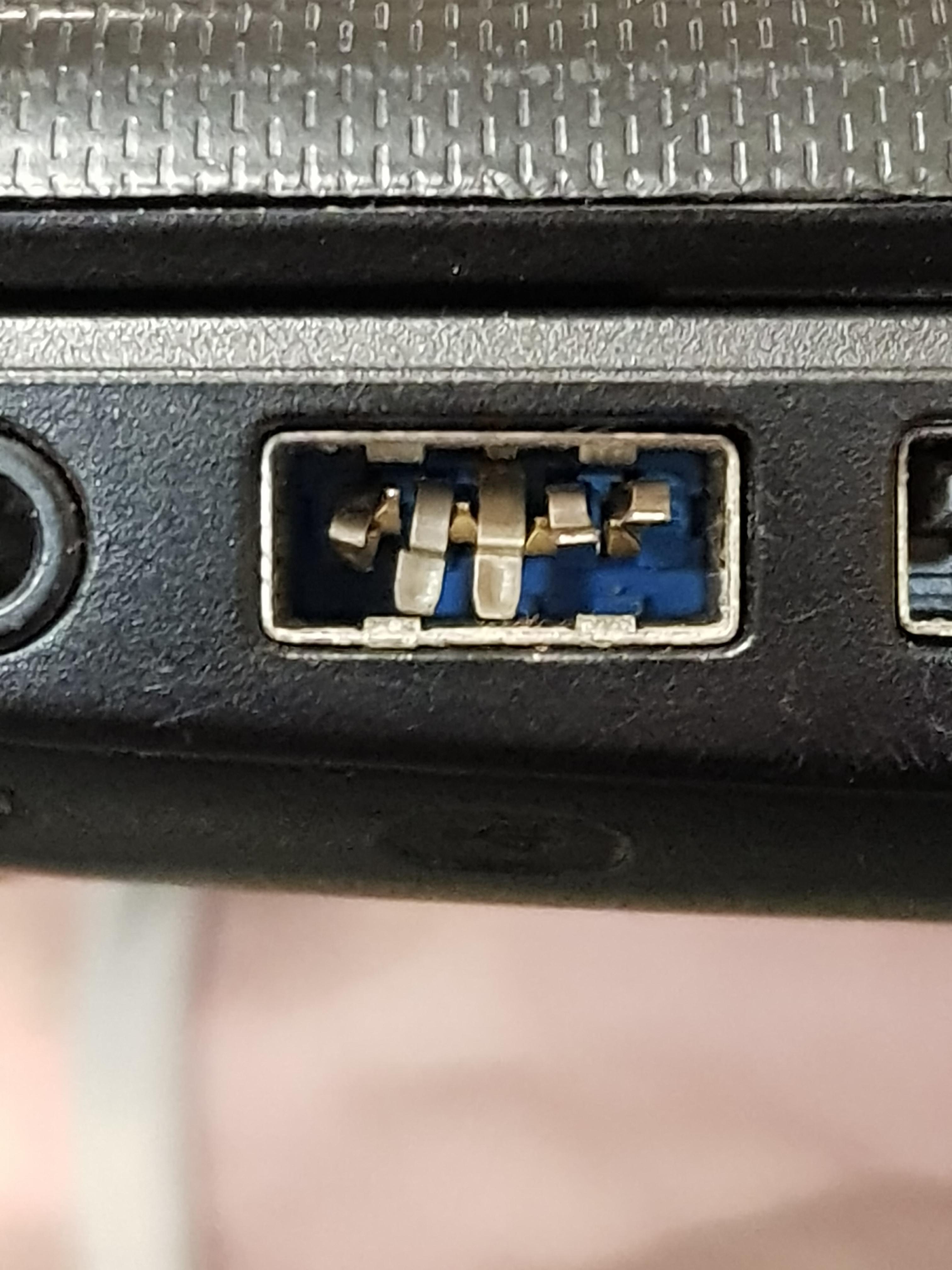 "My USB port doesn't work" r/techsupportgore