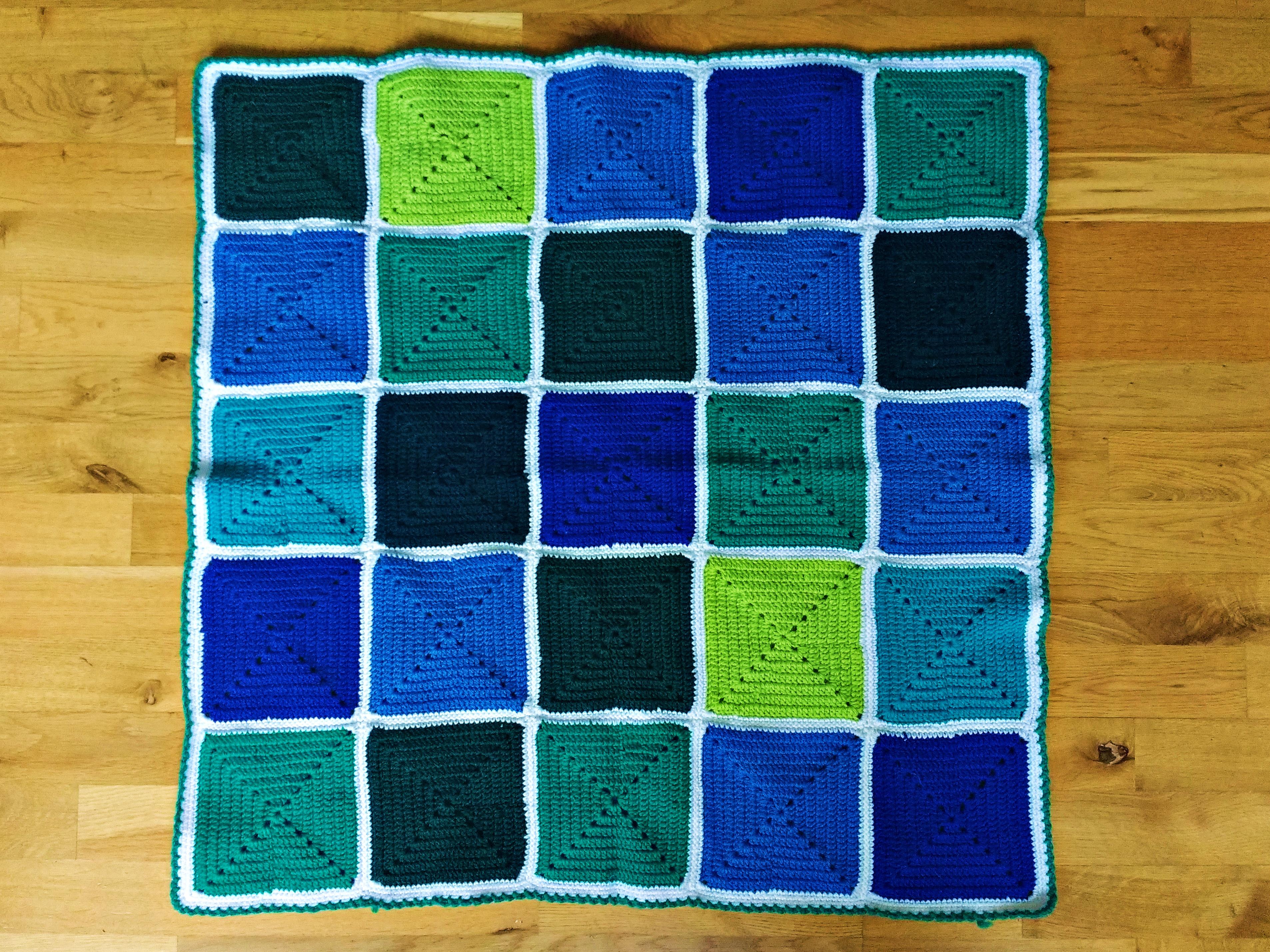 I made this baby blanket for my baby brother r/crochet
