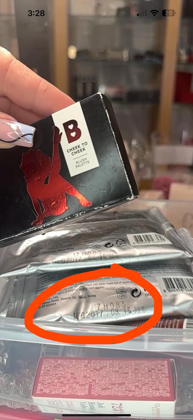 ZTLUXURY selling expired makeup from MFG2017 🤦‍♀️ r/whatnotapp